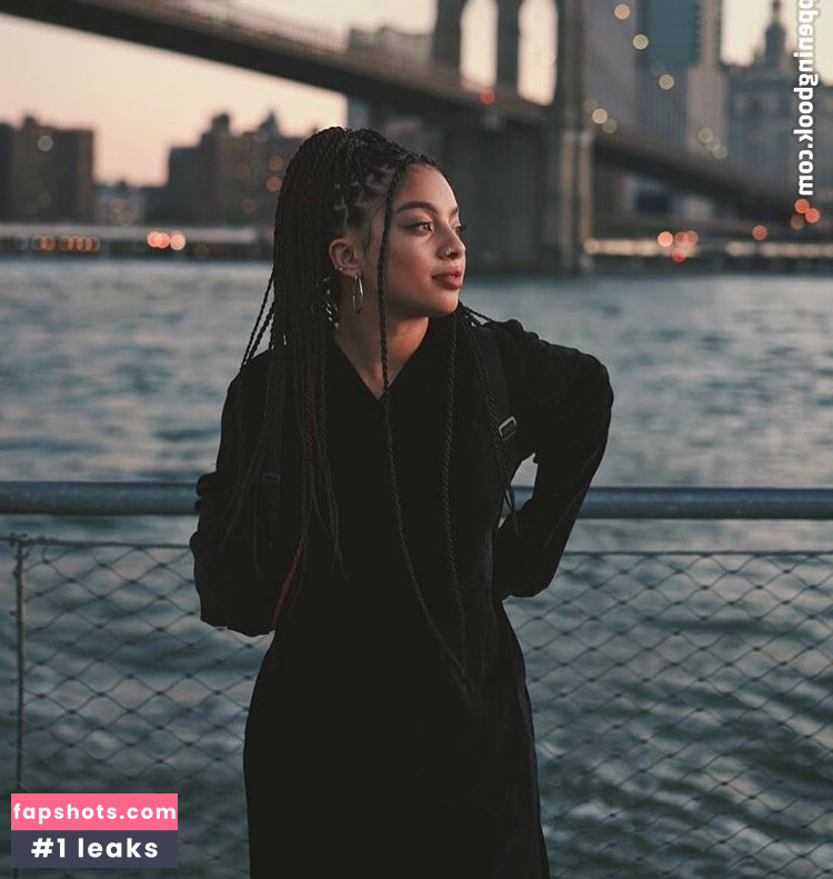 Kiana Ledé gallery photo #52