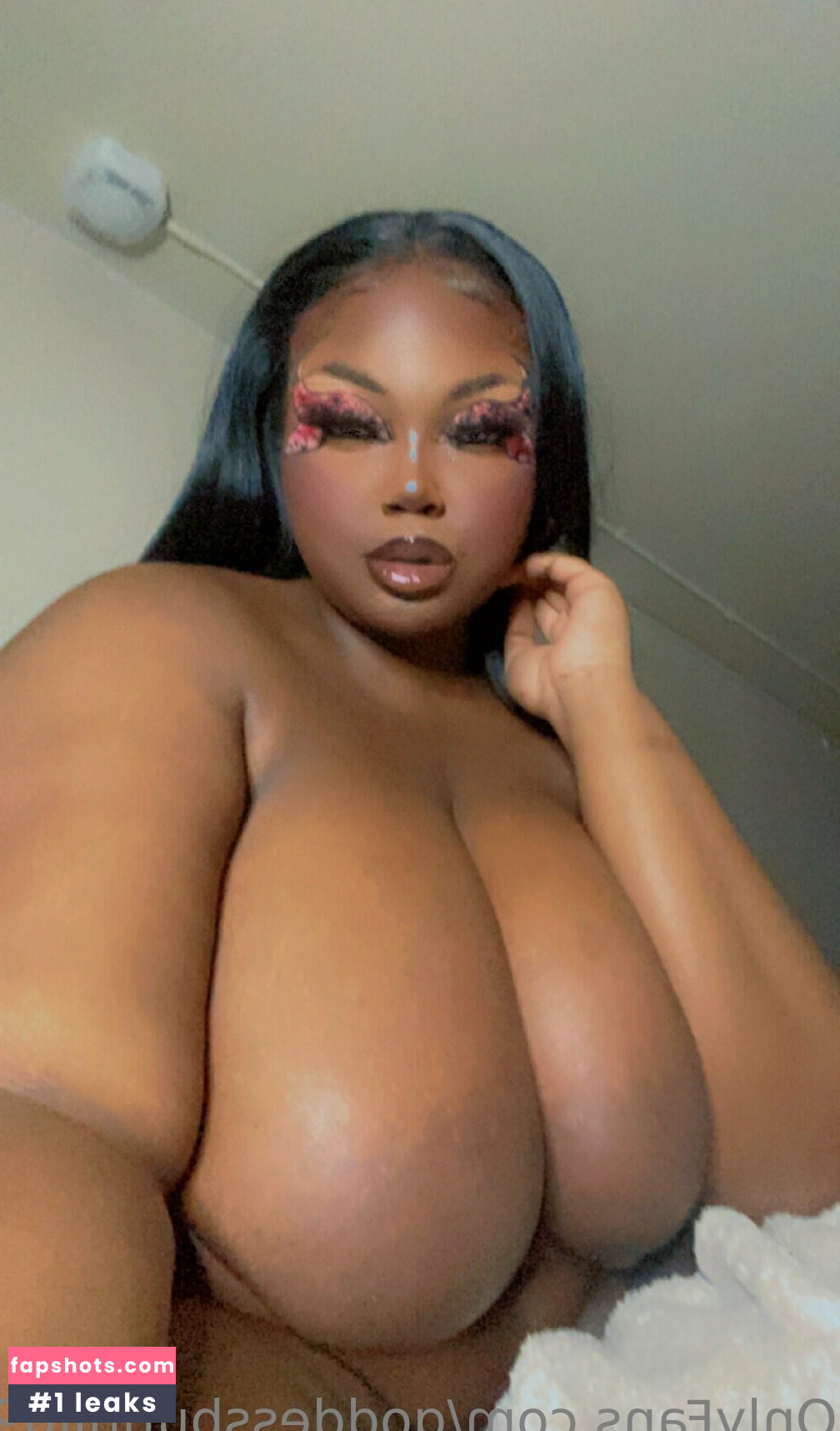 kianakakez nude babe gallery