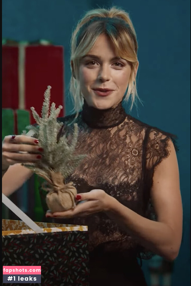 Kiernan Shipka gallery photo #114