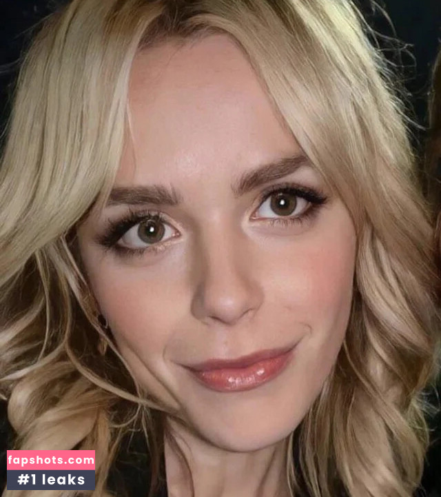 Kiernan Shipka gallery photo #337