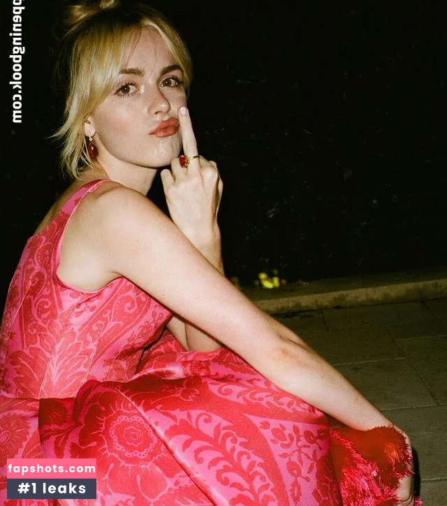 Kiernan Shipka gallery photo #368