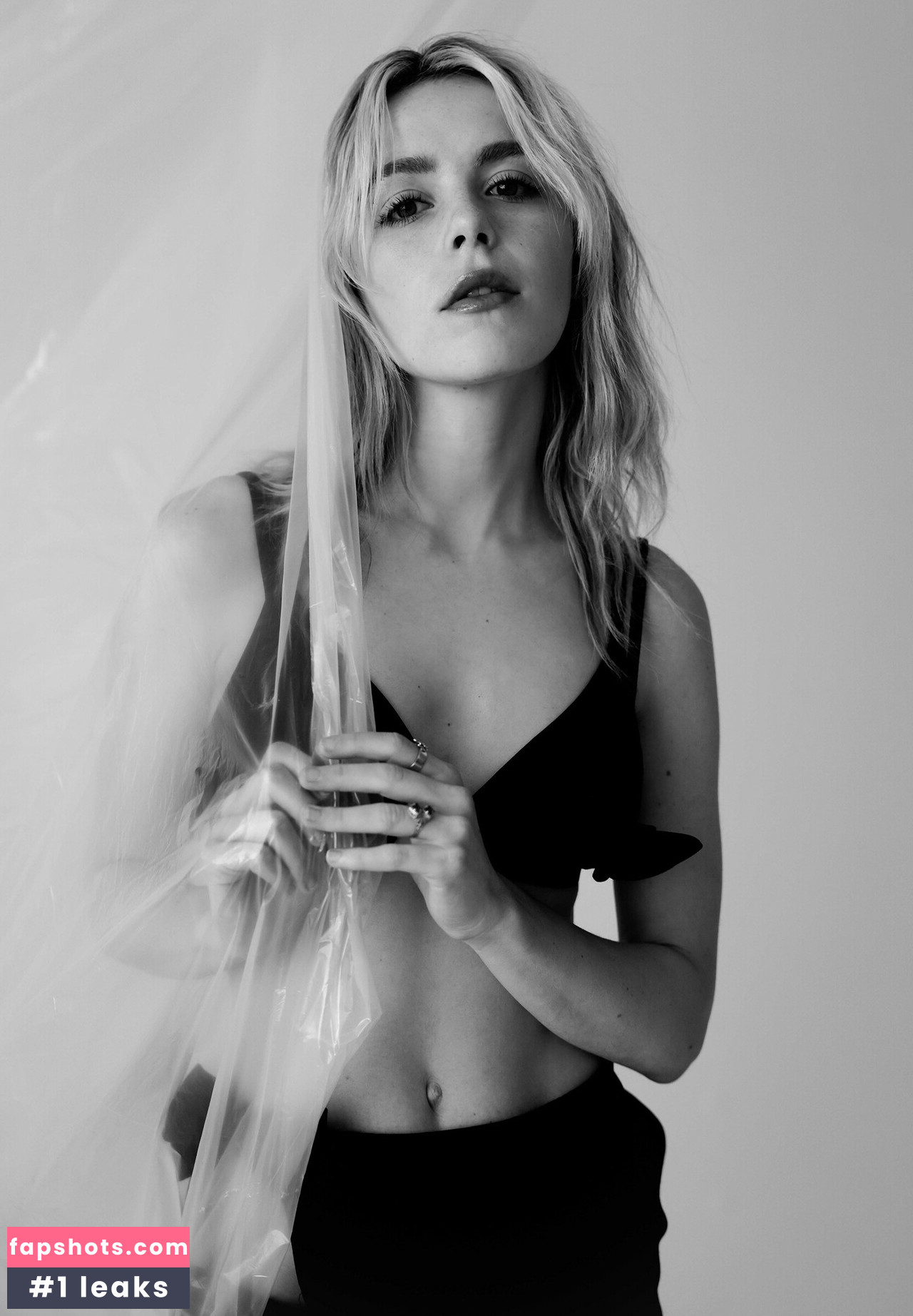 Kiernan Shipka gallery photo #39