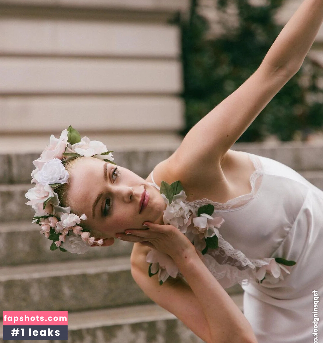 Kiernan Shipka gallery photo #383