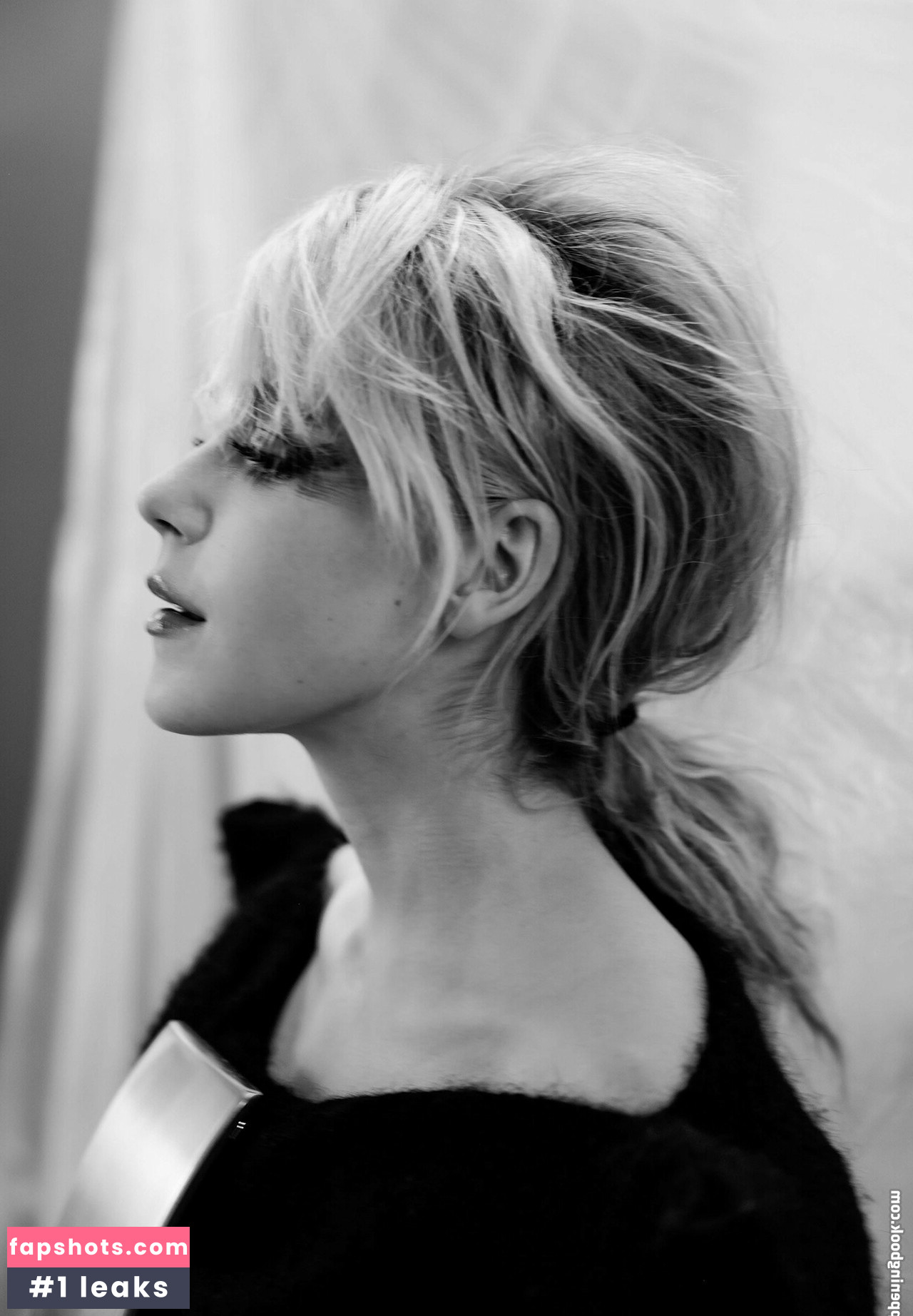 Kiernan Shipka gallery photo #410