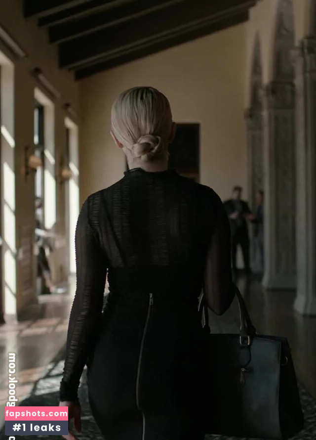 Kiernan Shipka gallery photo #465