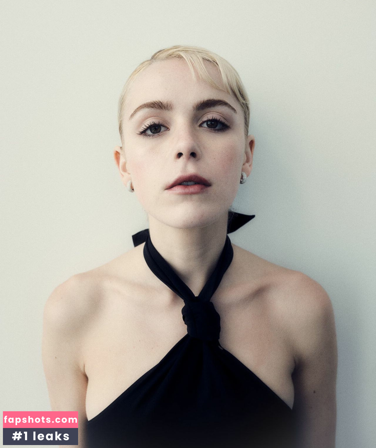 Kiernan Shipka nude babe gallery