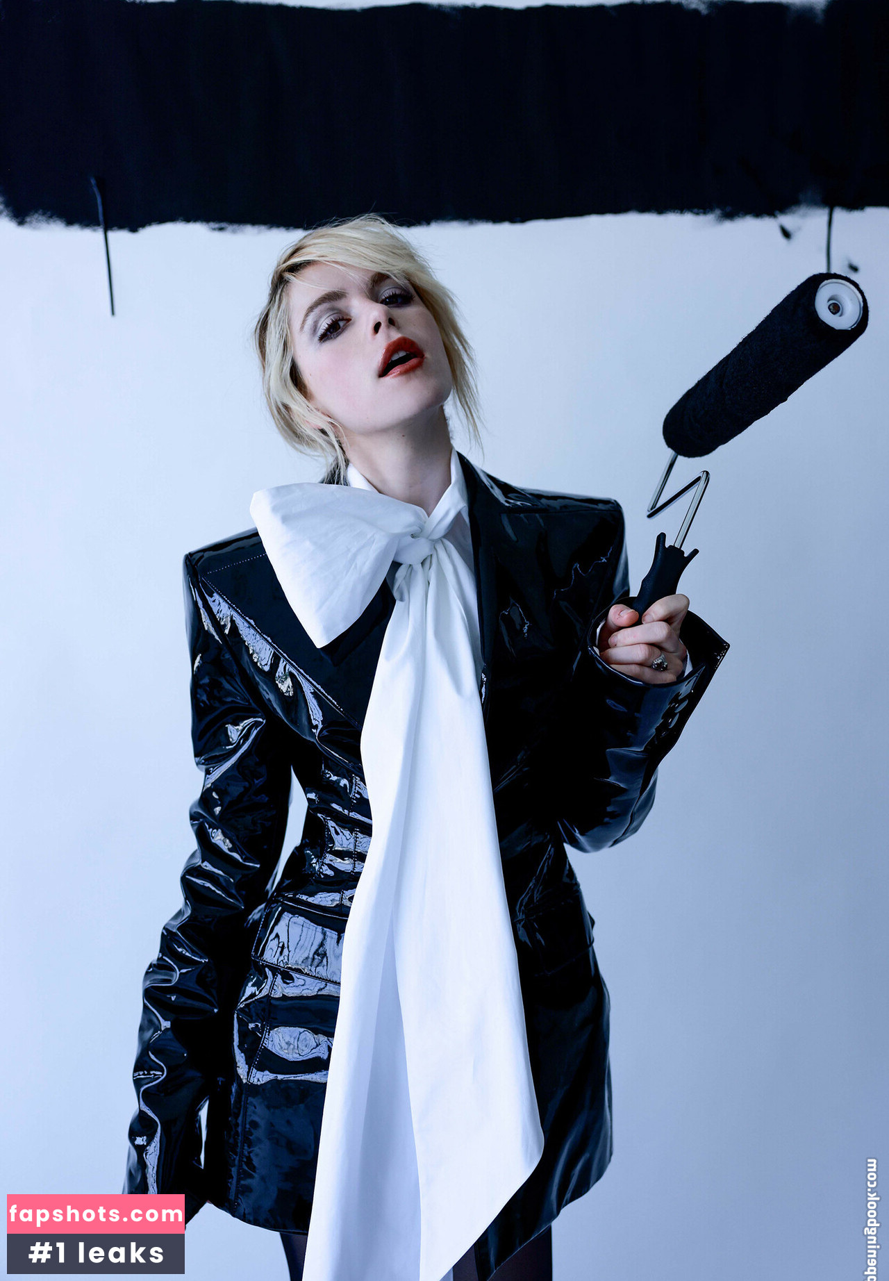 Kiernan Shipka gallery photo #57