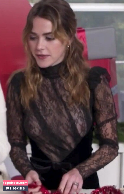 Kiernan Shipka gallery photo #75