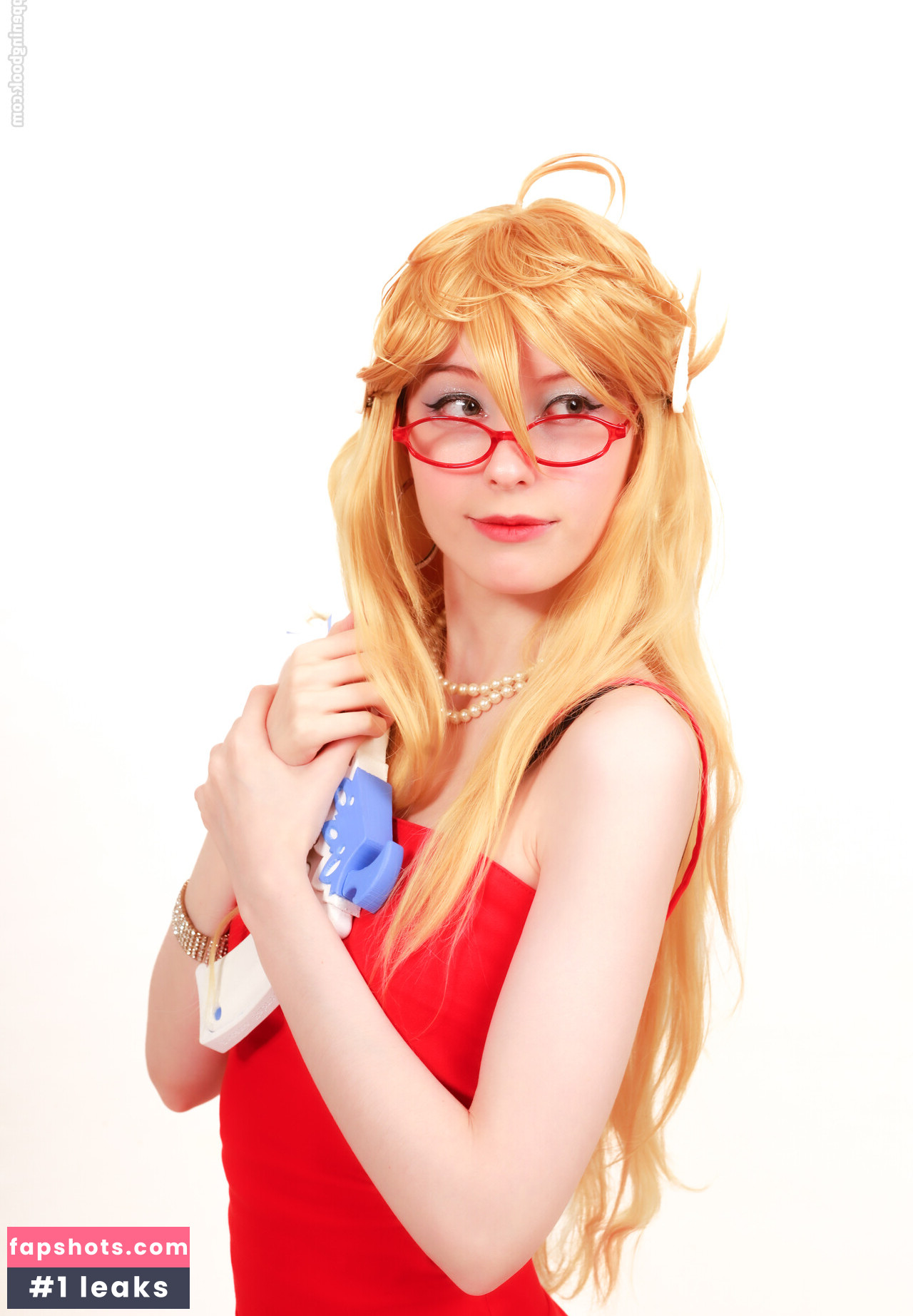 Kiki Glitter Cosplay gallery photo #15