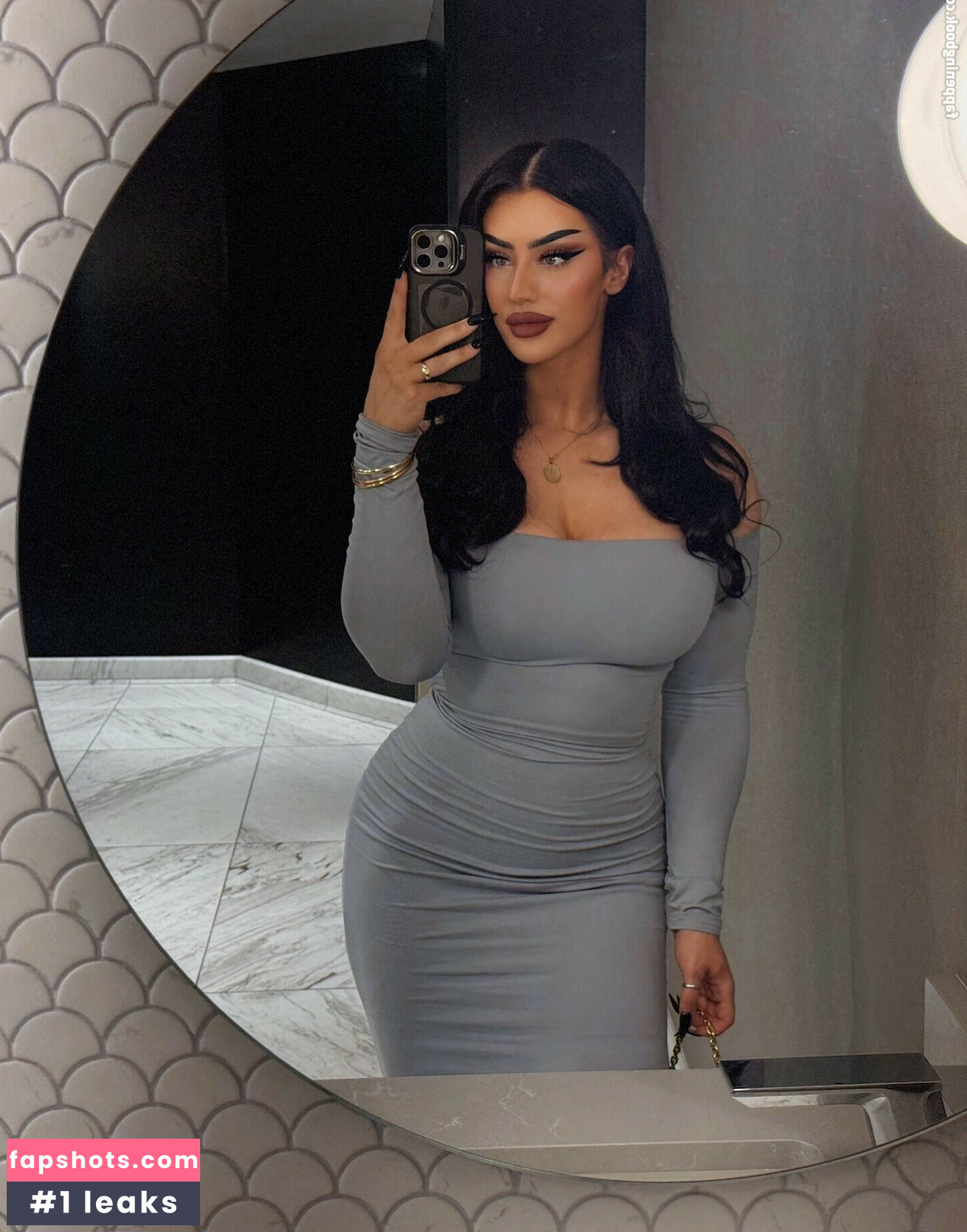 Kiki Vhyce nude babe gallery