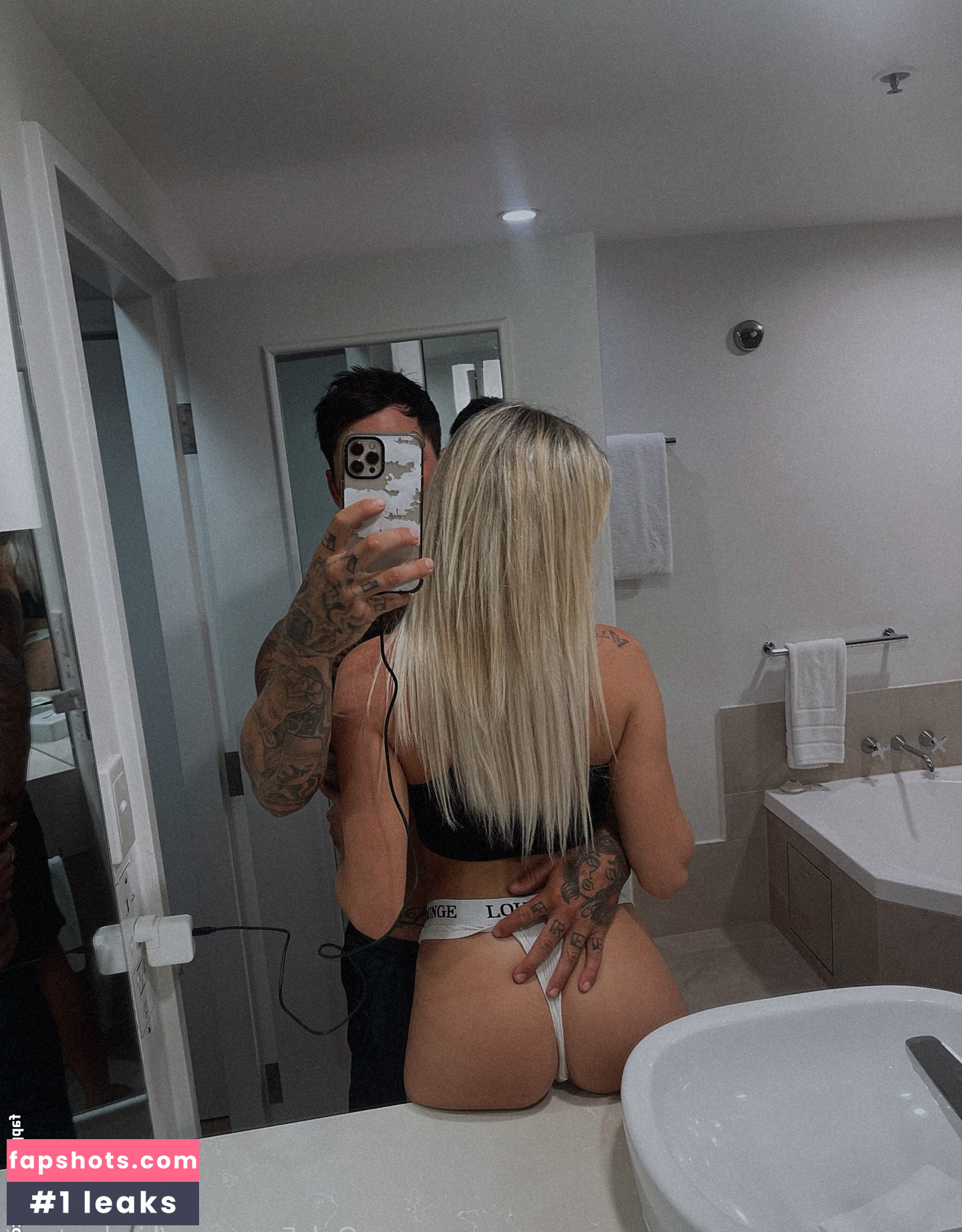 Kim Hartnett nude babe gallery