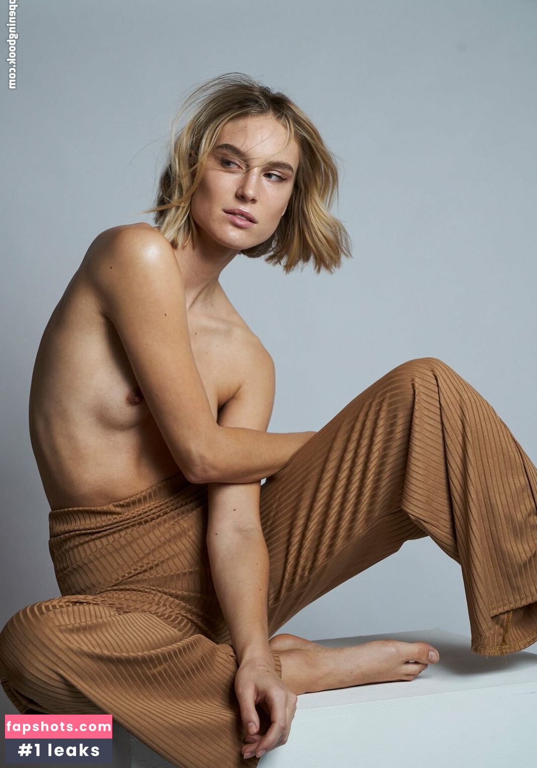 Kim Hnizdo gallery photo #9