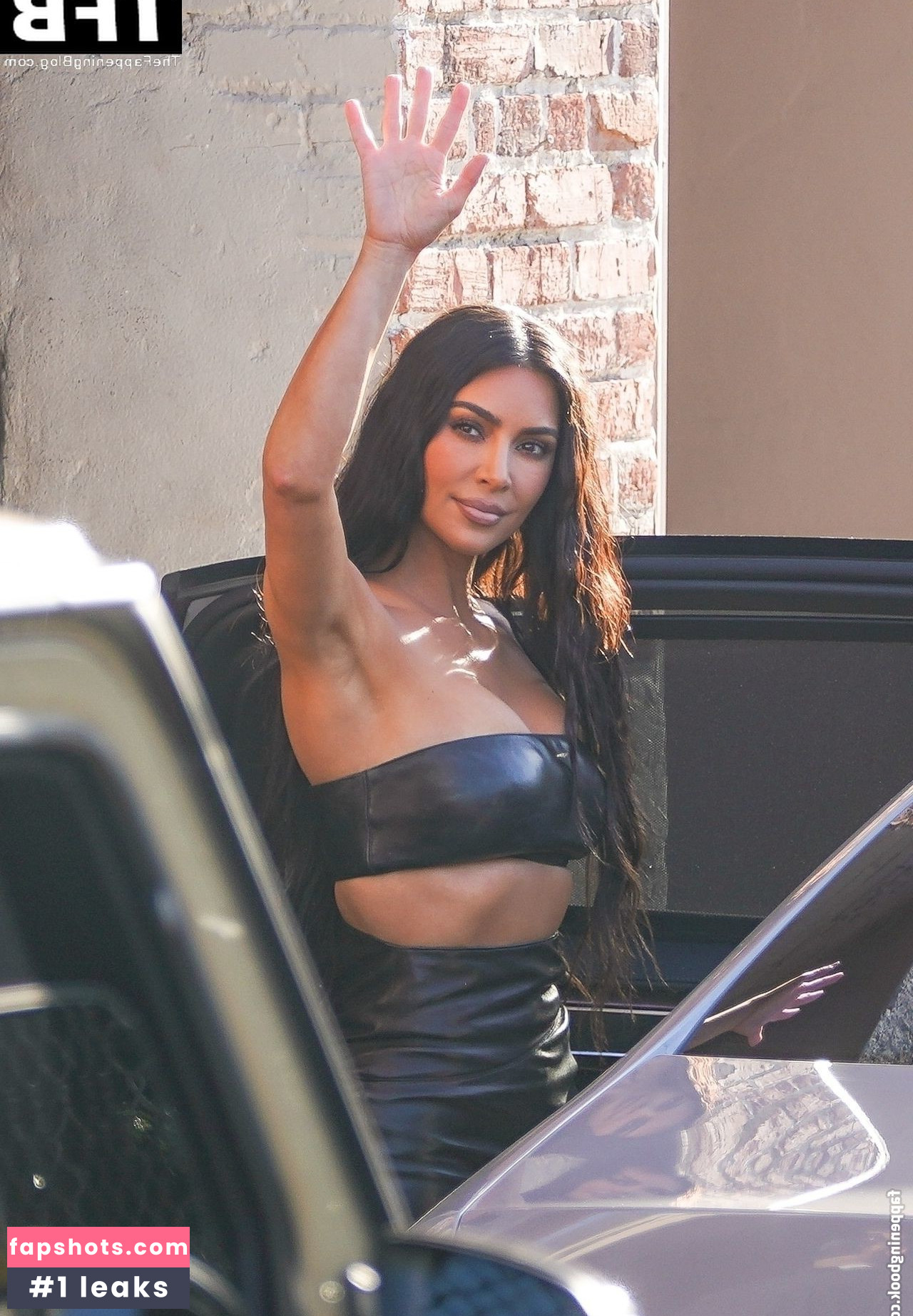 Kim Kardashian gallery photo #1375