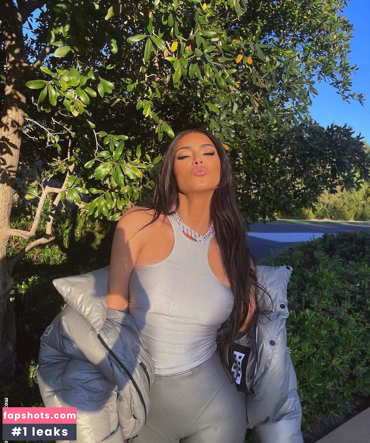 Kim Kardashian gallery photo #1376