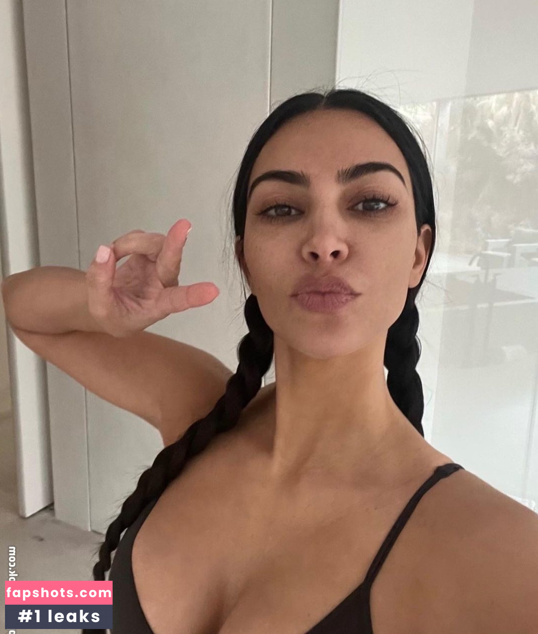 Kim Kardashian gallery photo #1455