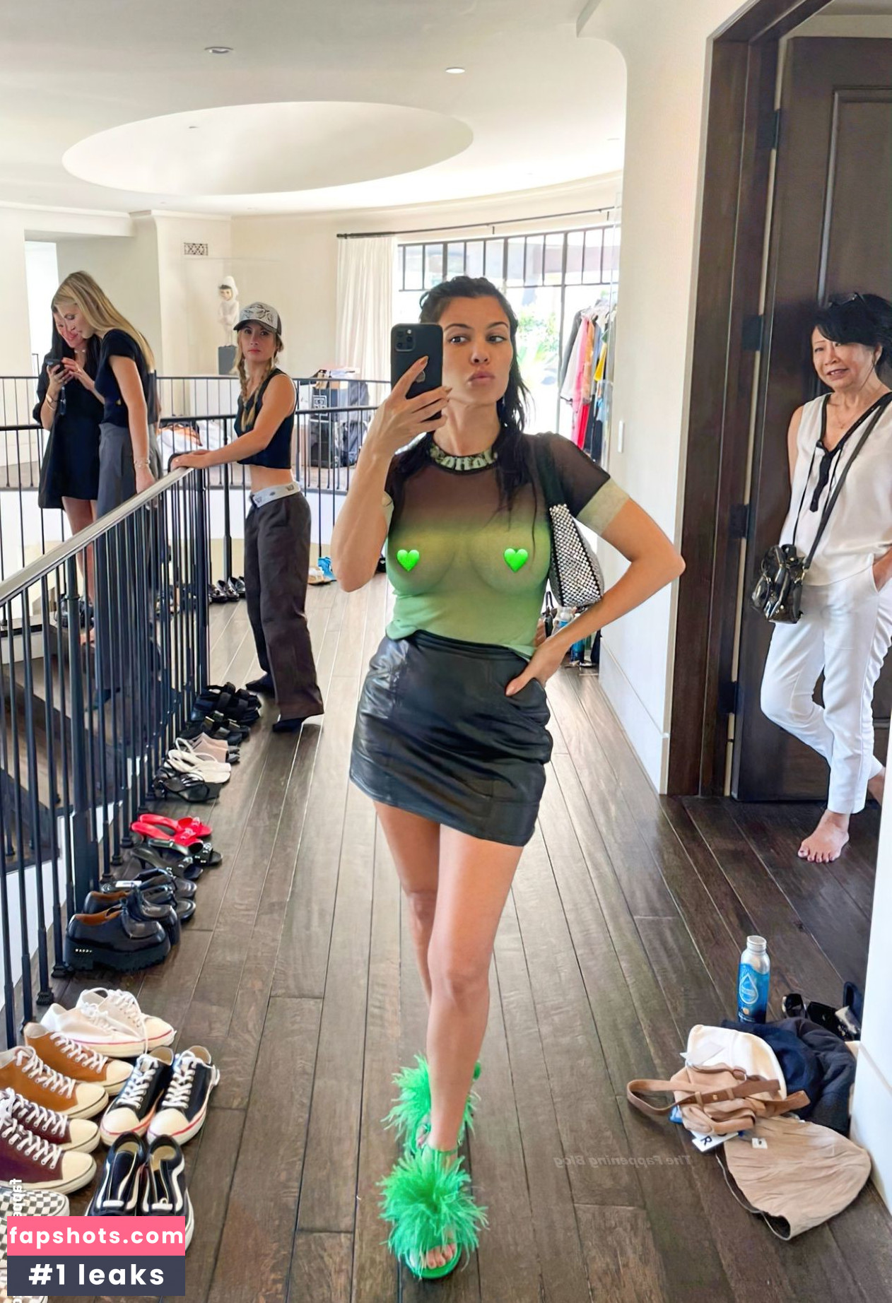 Kim Kardashian gallery photo #1490