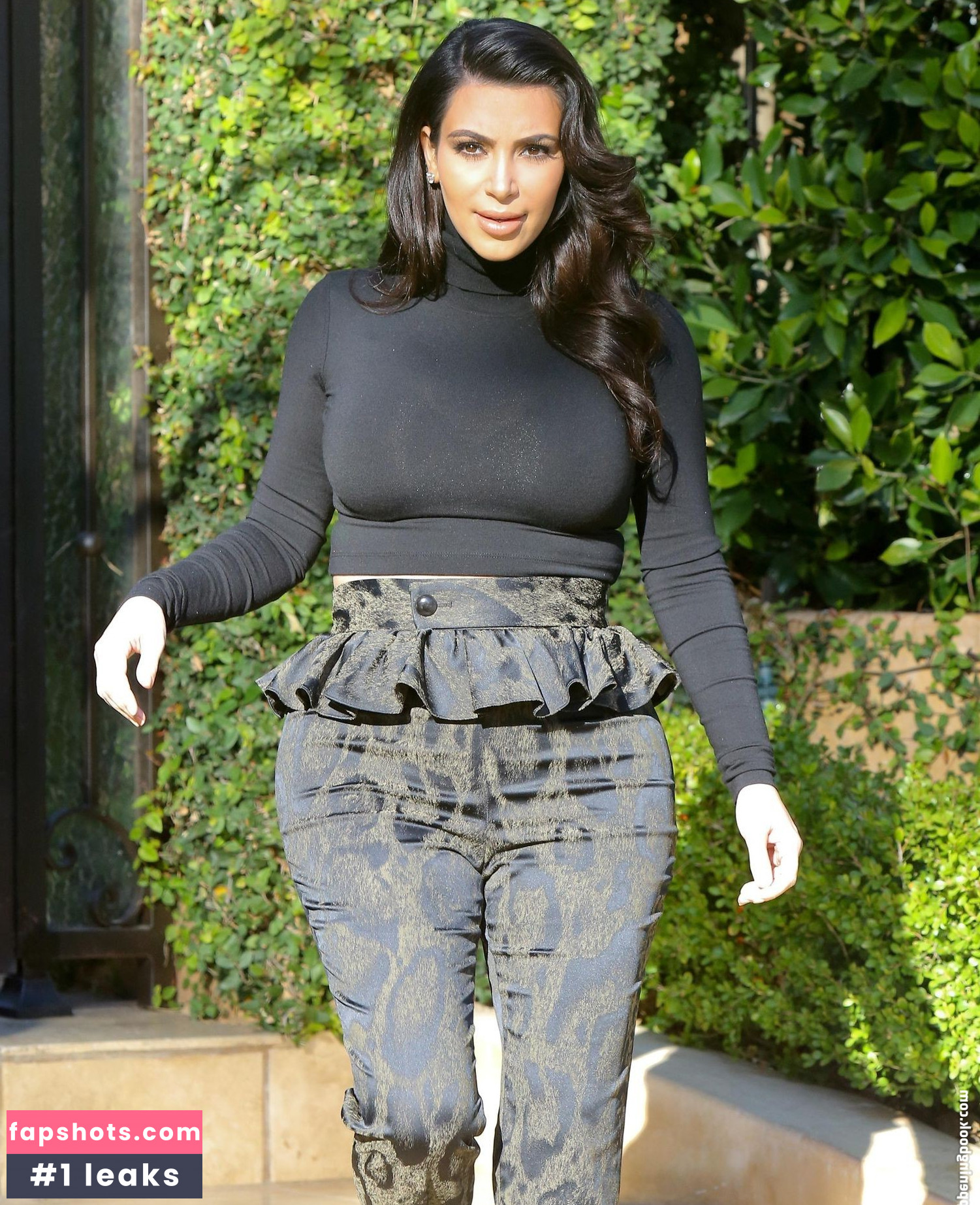 Kim Kardashian gallery photo #1543
