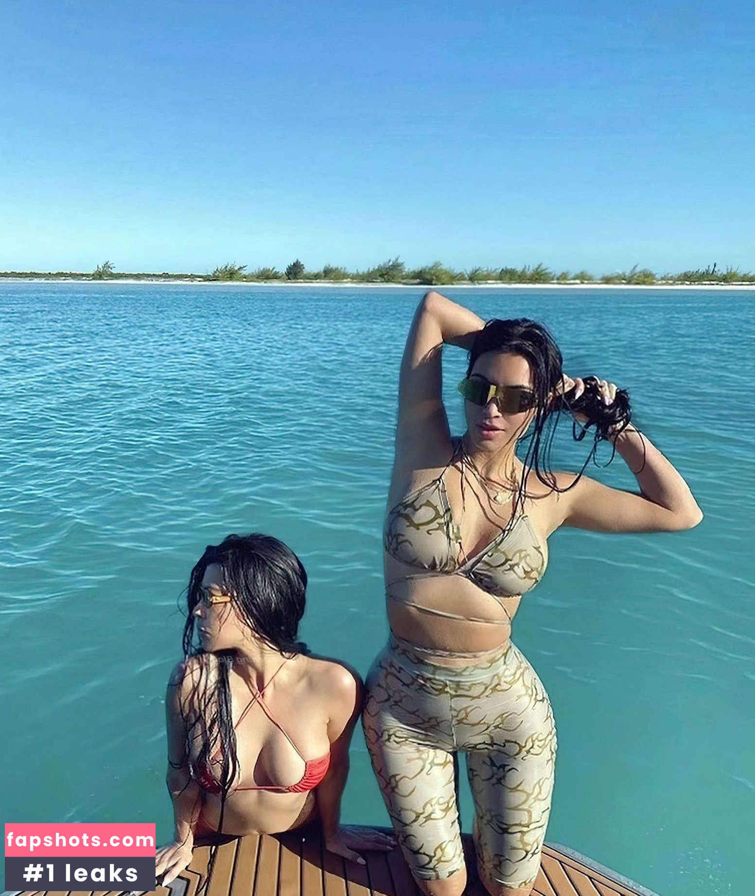 Kim Kardashian gallery photo #1571