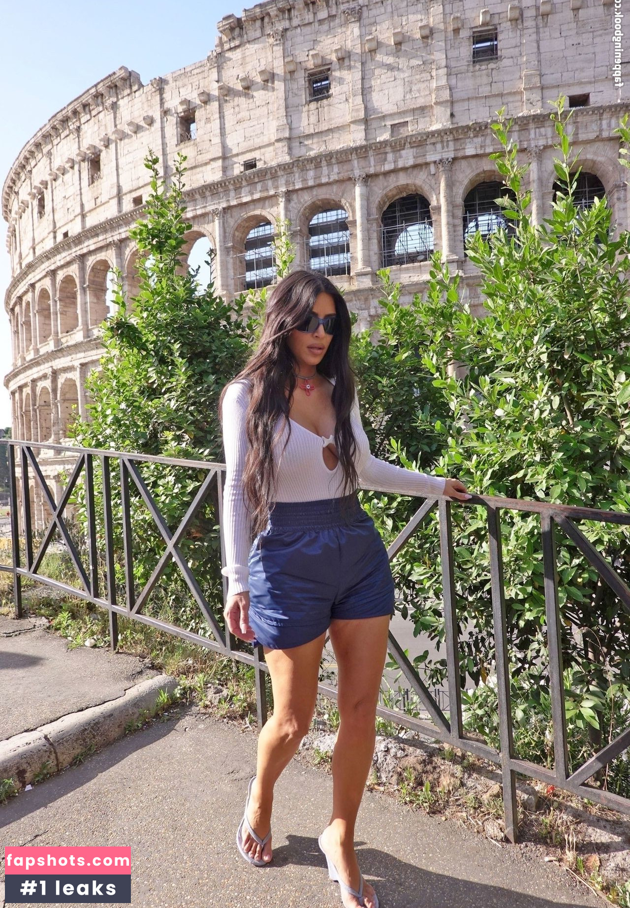 Kim Kardashian gallery photo #1597