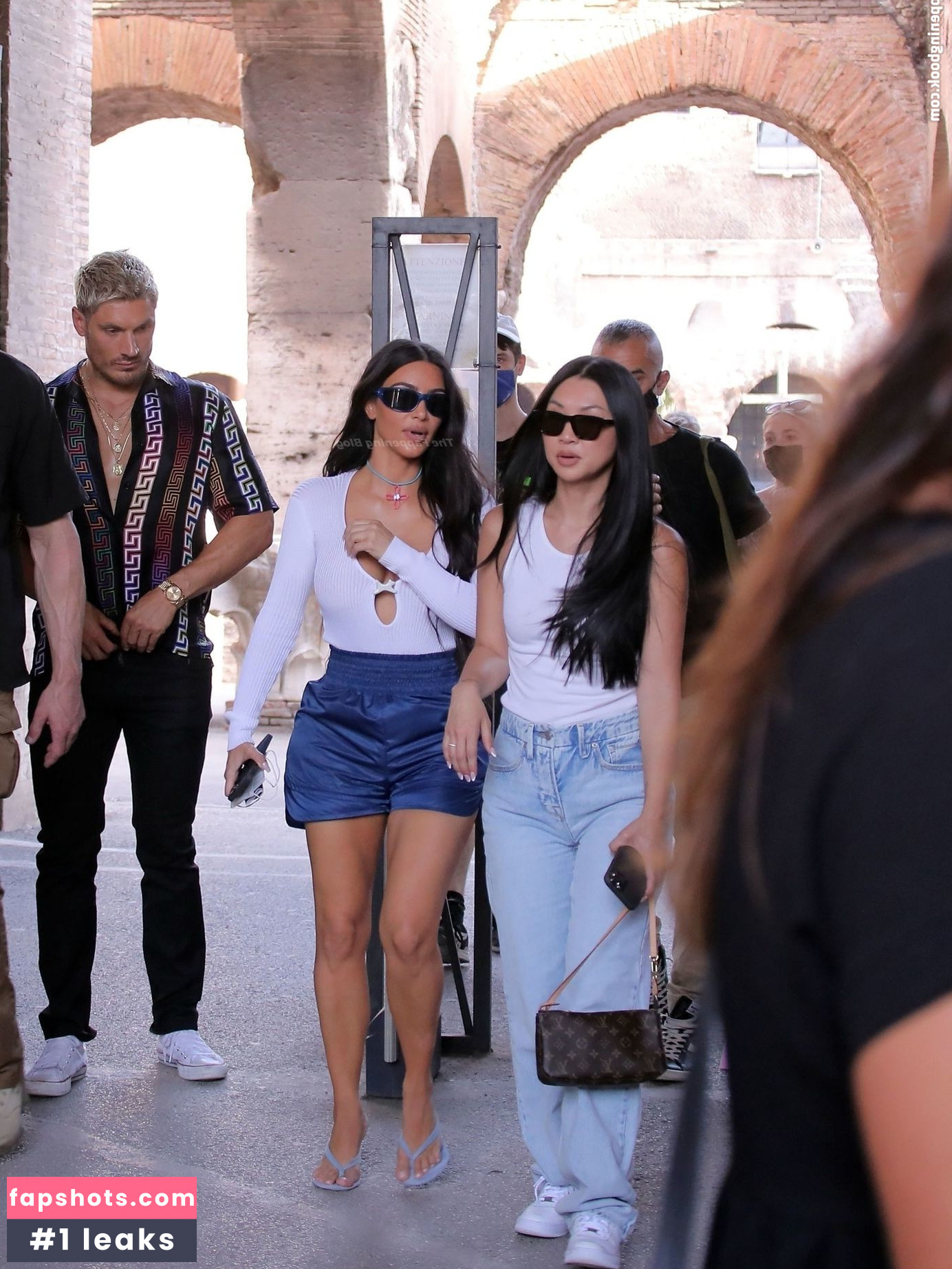 Kim Kardashian gallery photo #1600