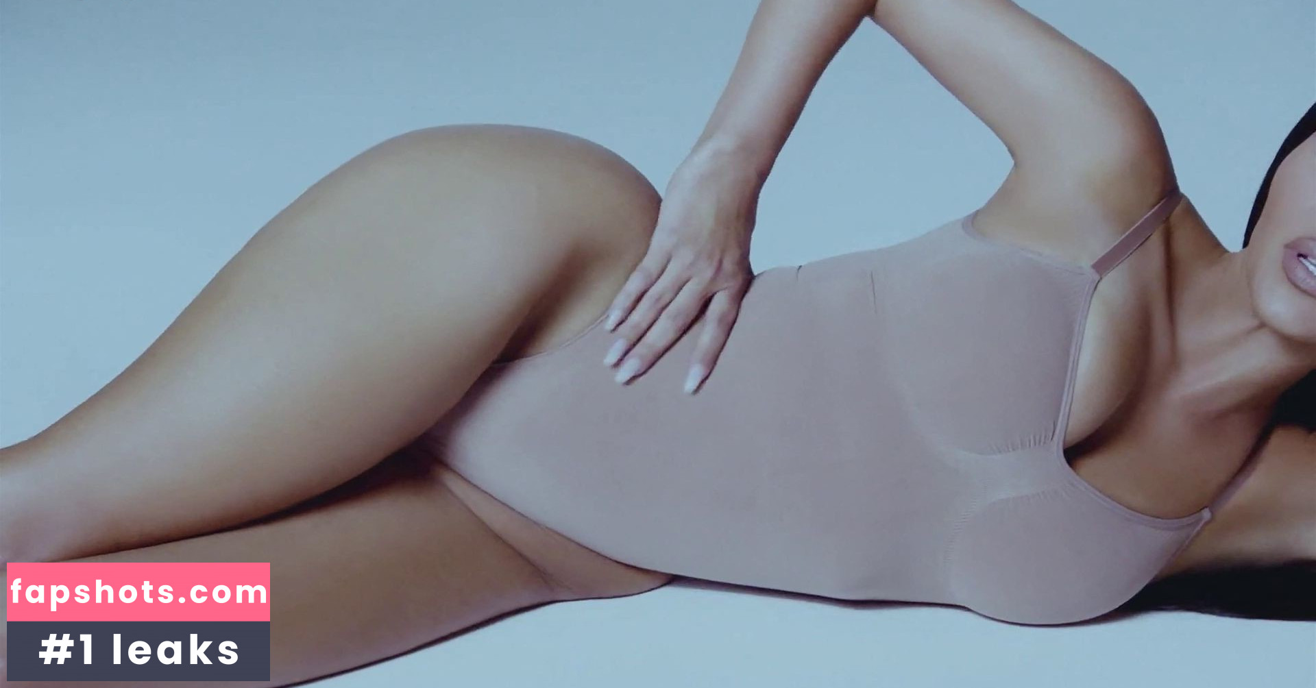 Kim Kardashian gallery photo #1643