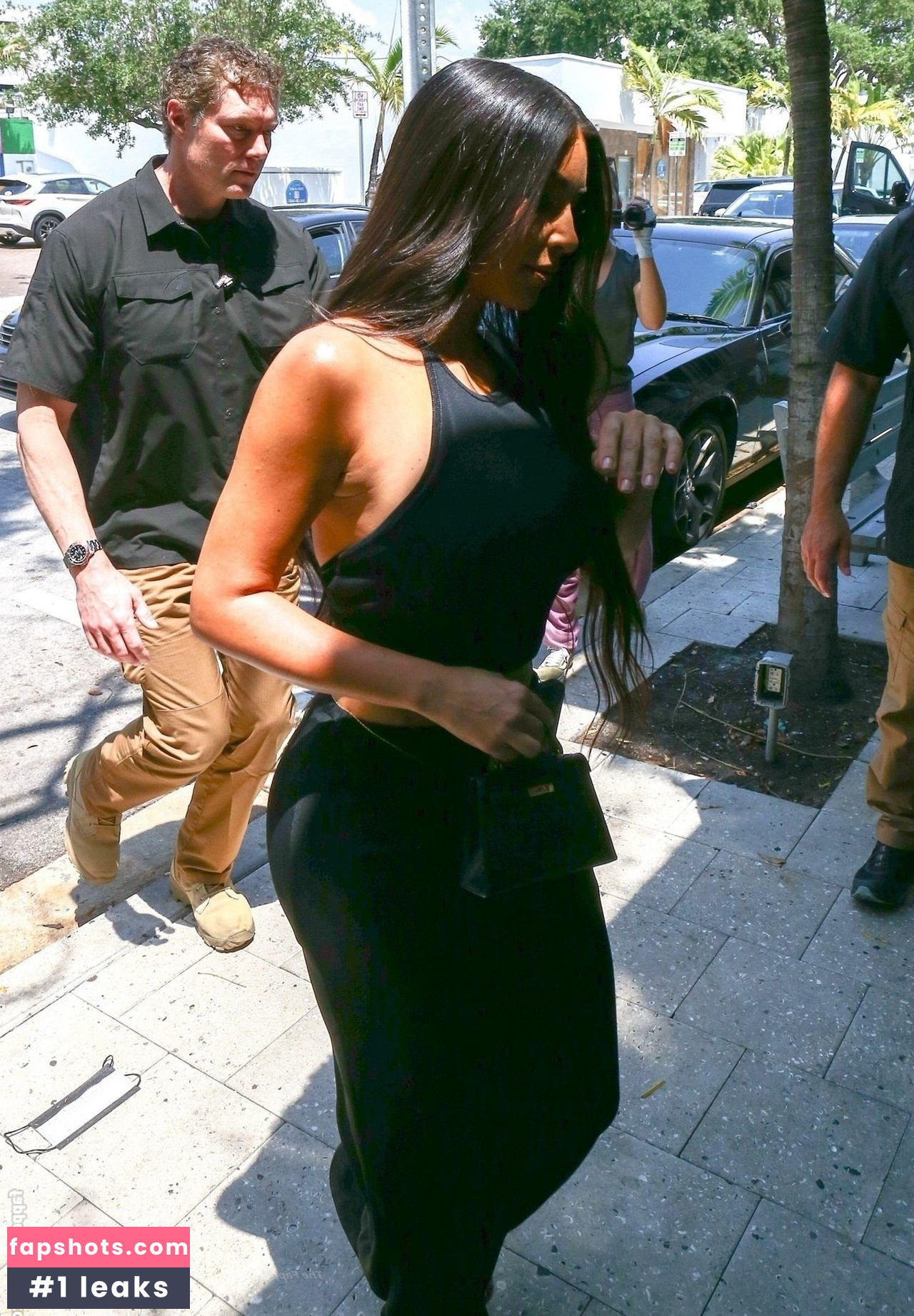 Kim Kardashian gallery photo #1693