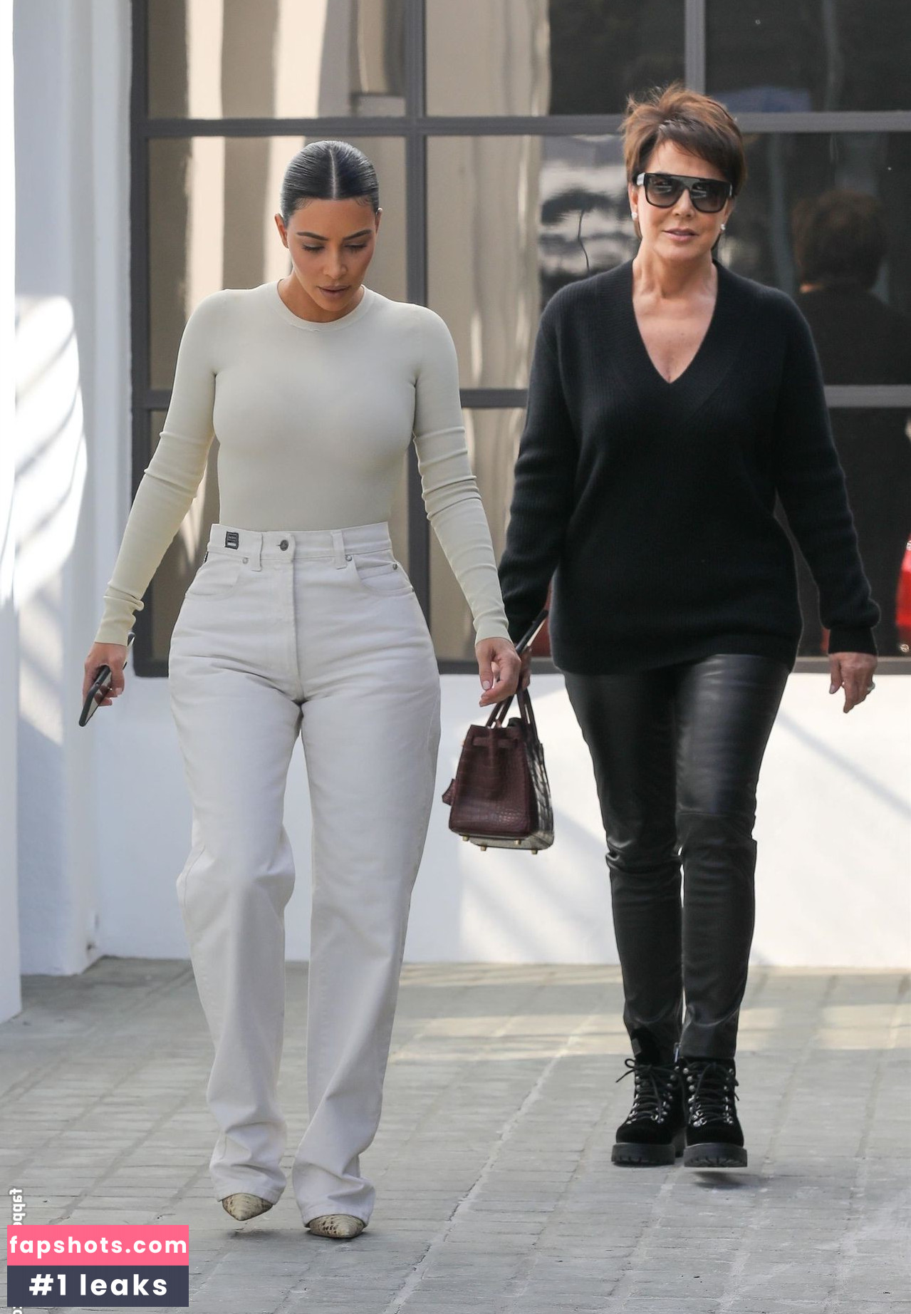 Kim Kardashian gallery photo #1879