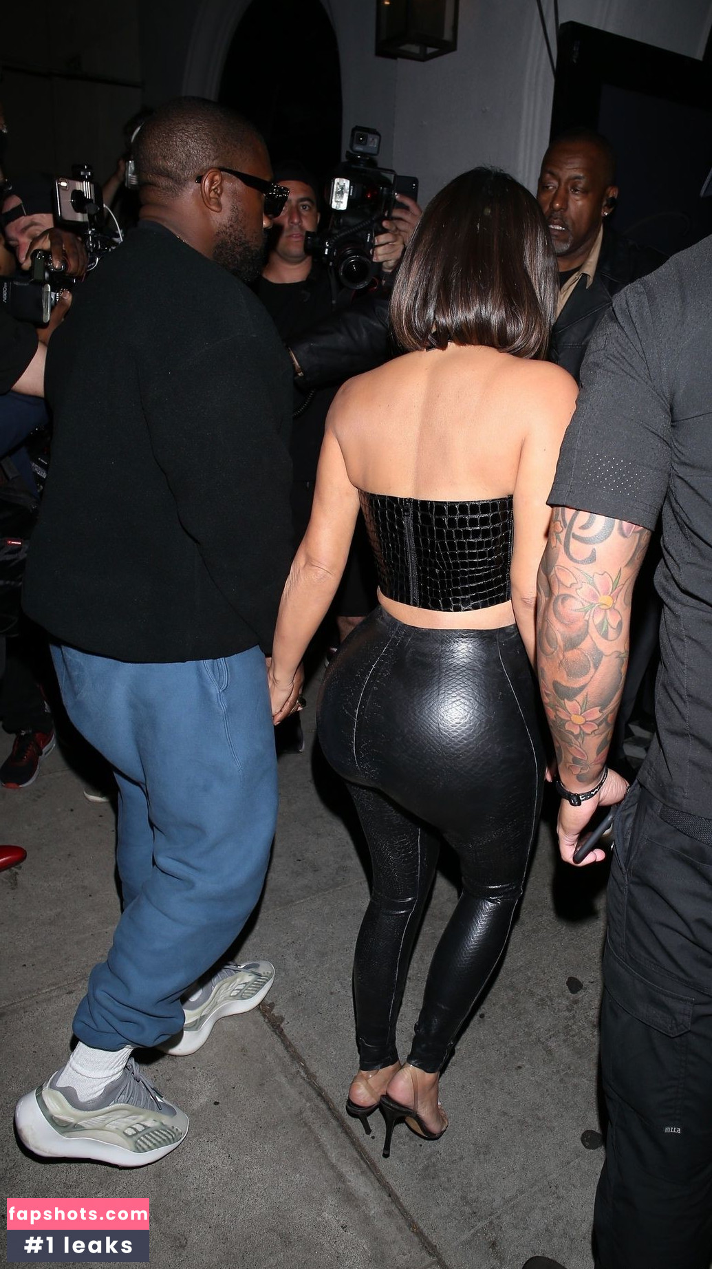 Kim Kardashian gallery photo #1975