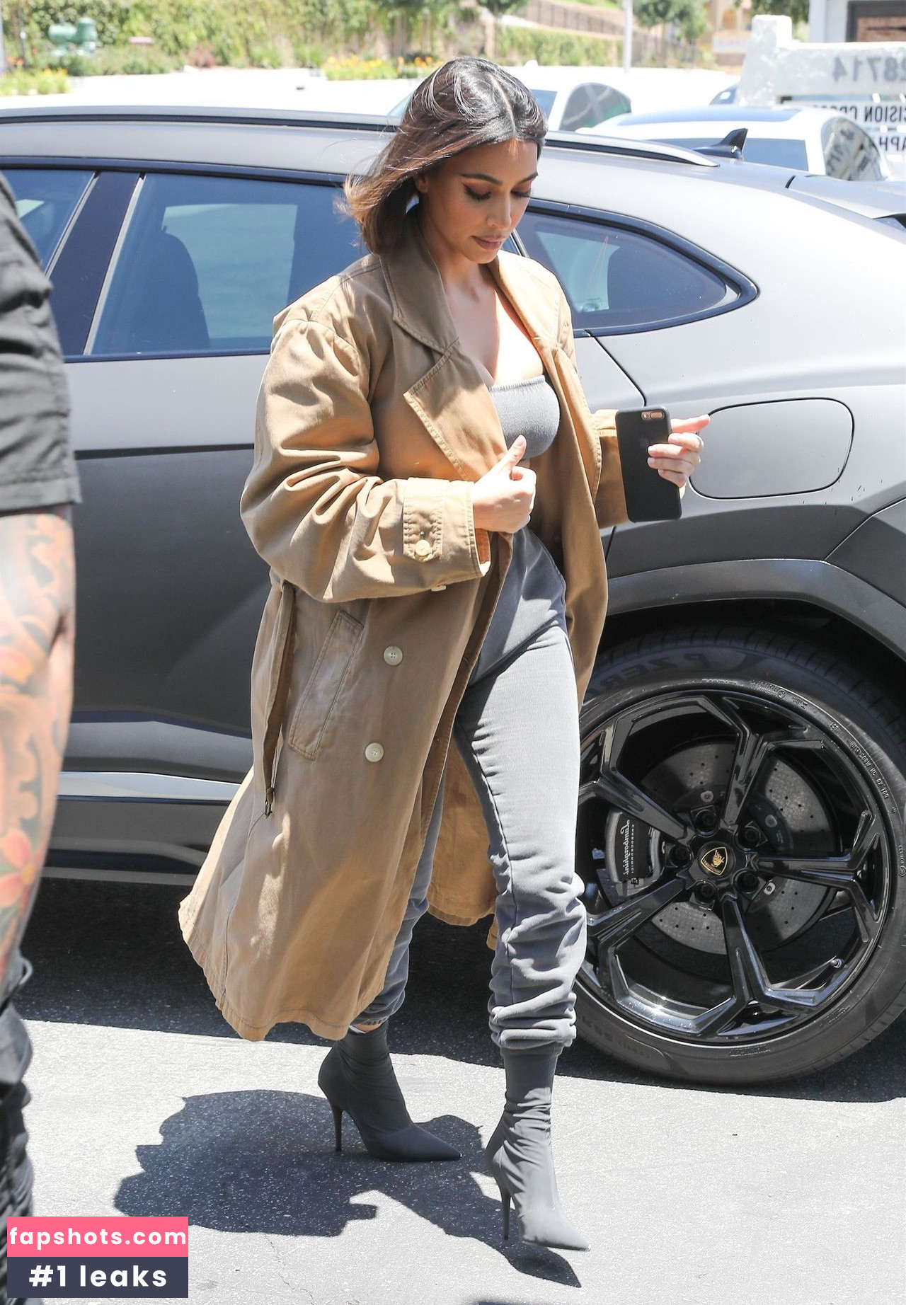 Kim Kardashian gallery photo #1980