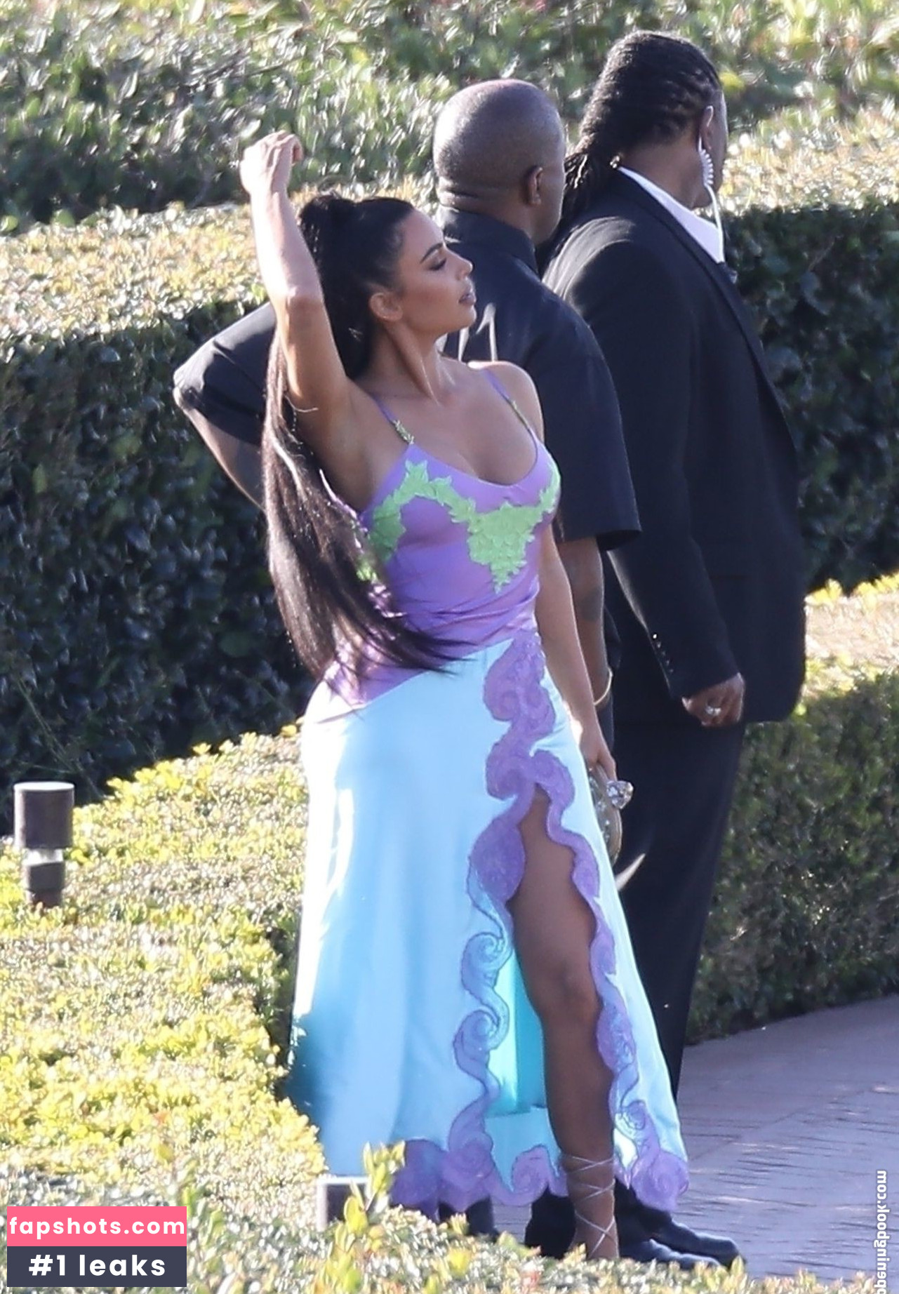 Kim Kardashian gallery photo #1997