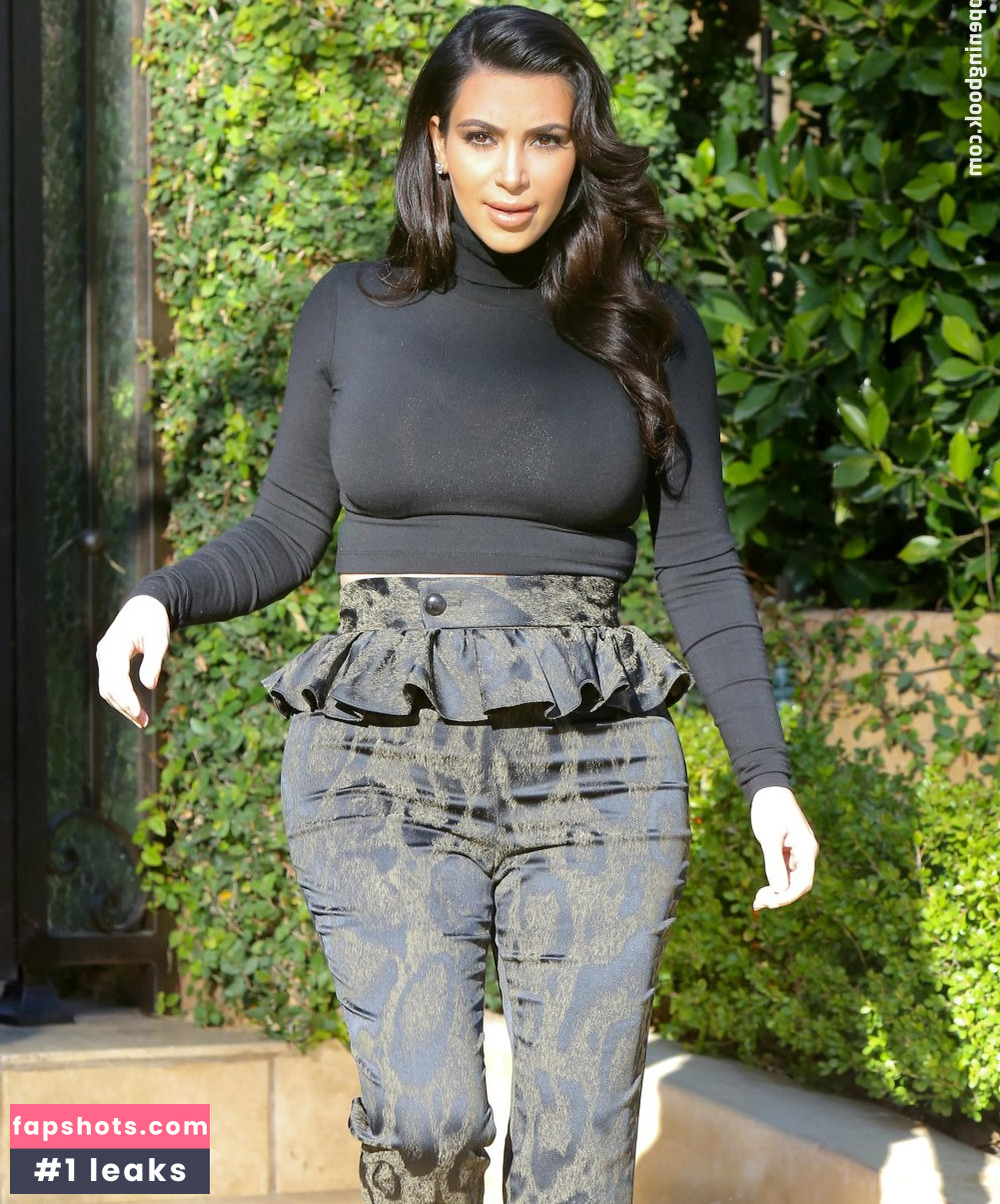 Kim Kardashian gallery photo #2054