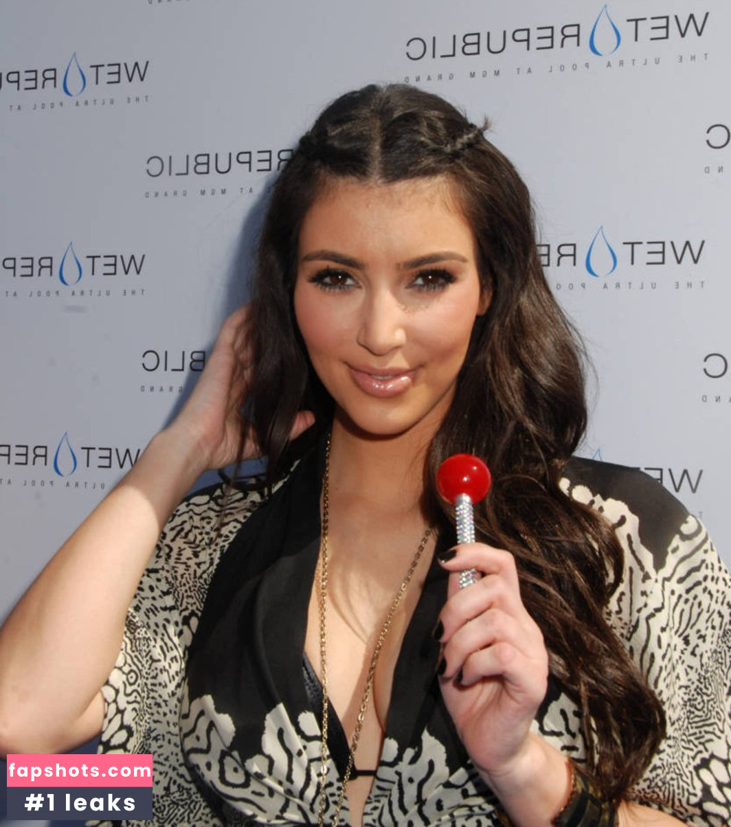 Kim Kardashian gallery photo #2079