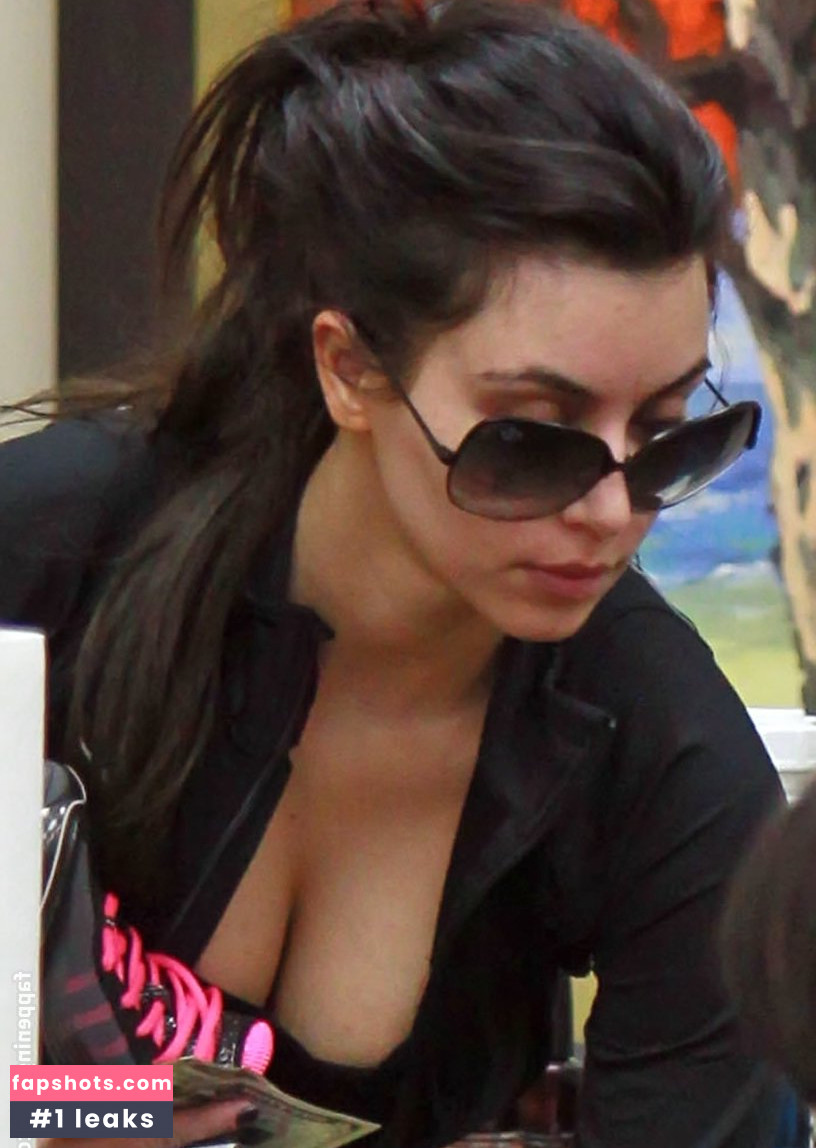 Kim Kardashian gallery photo #2108