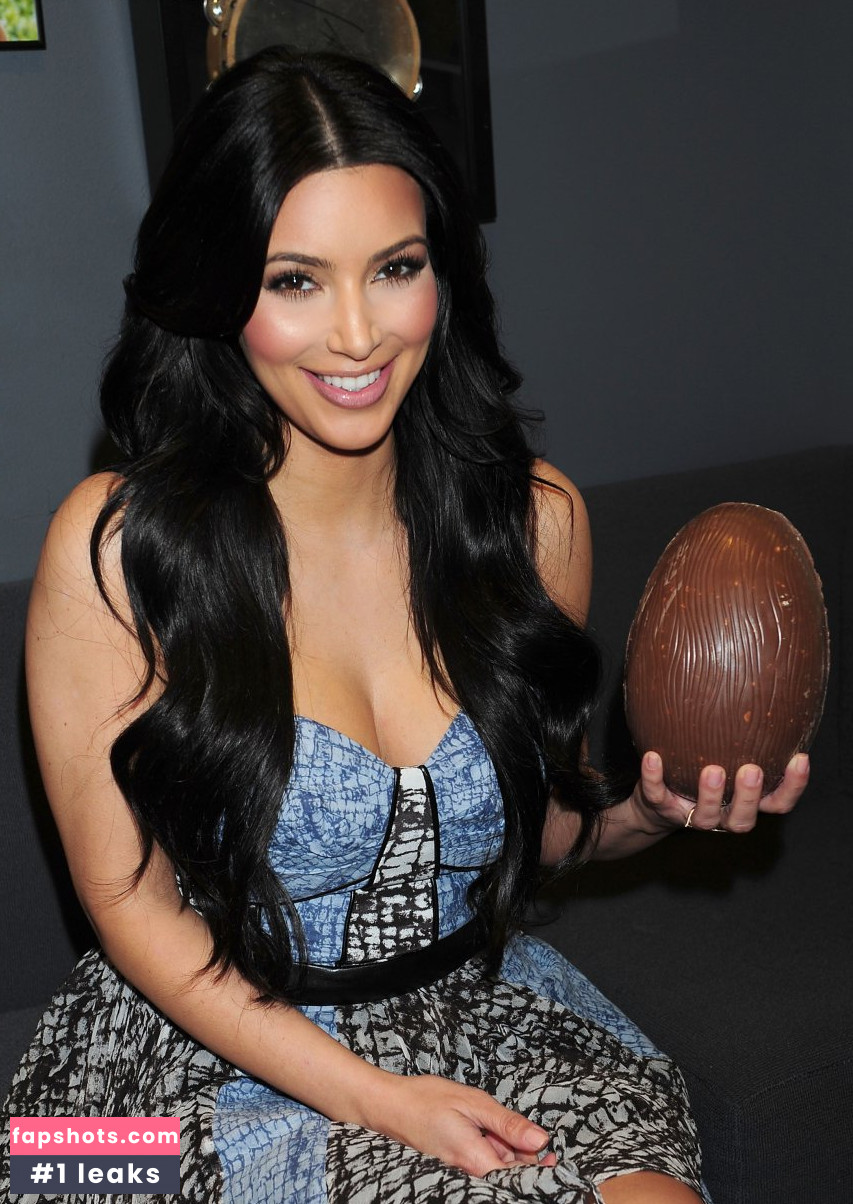 Kim Kardashian gallery photo #2129