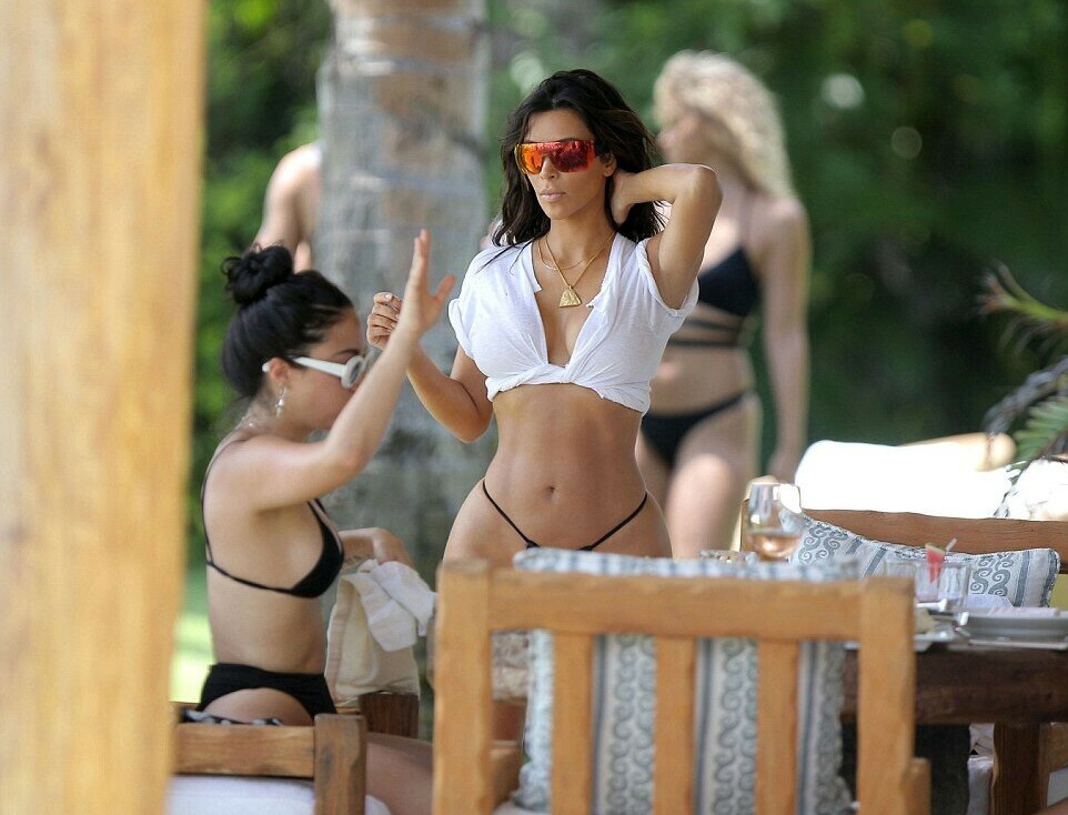 kim-kardashian gallery photo #1072