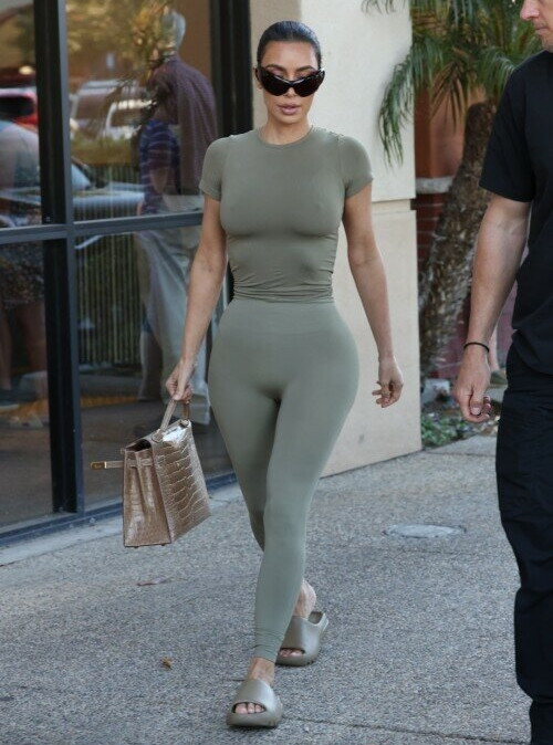 kim-kardashian gallery photo #2565