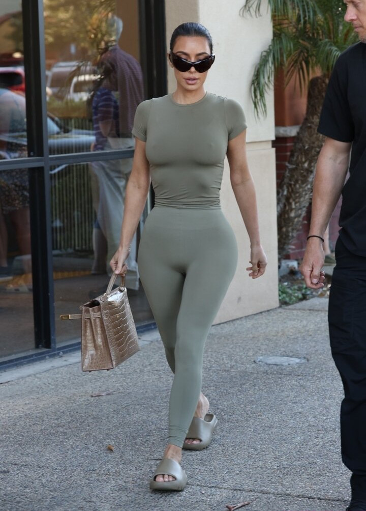 kim-kardashian gallery photo #2574