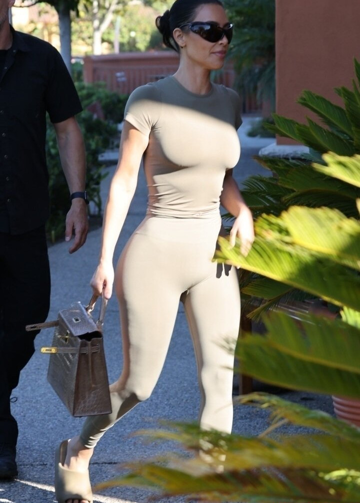 kim-kardashian gallery photo #2578