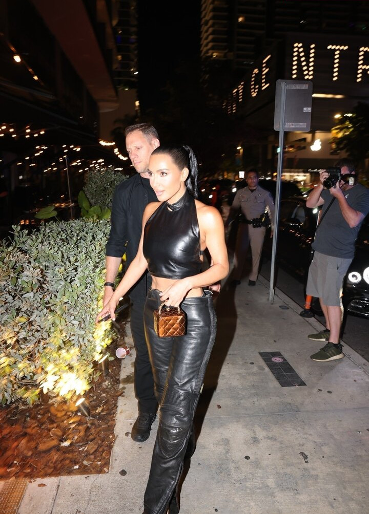 kim-kardashian gallery photo #2618