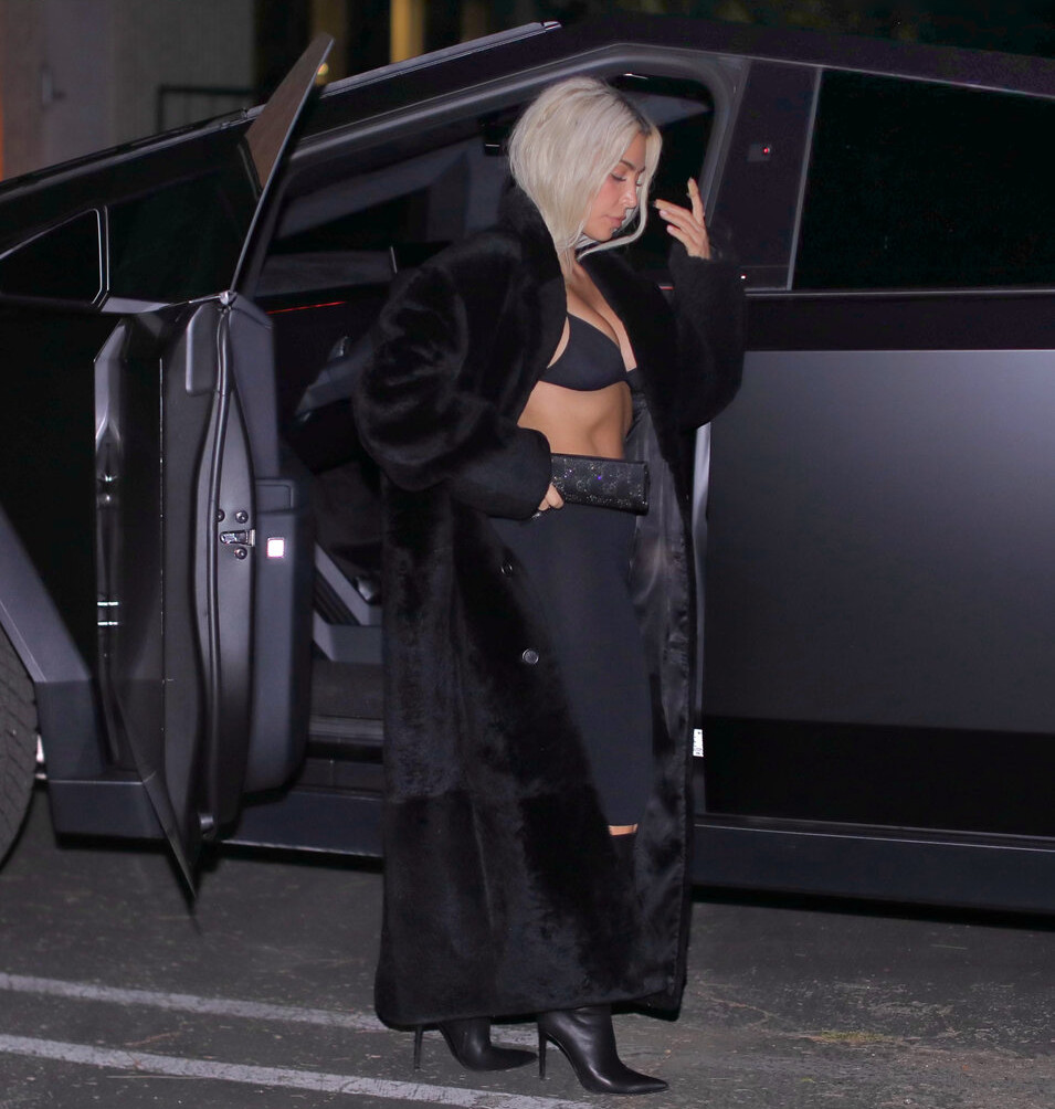 kim-kardashian gallery photo #612