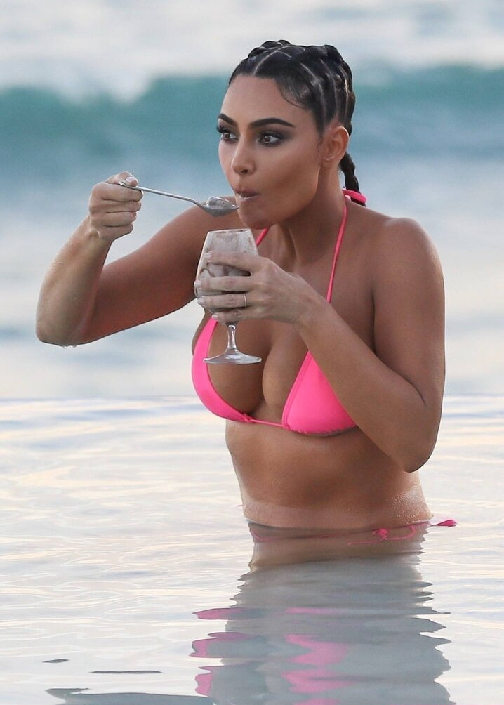 kim-kardashian gallery photo #727