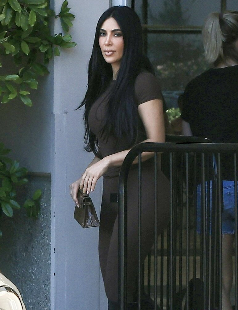 kim-kardashian gallery photo #806