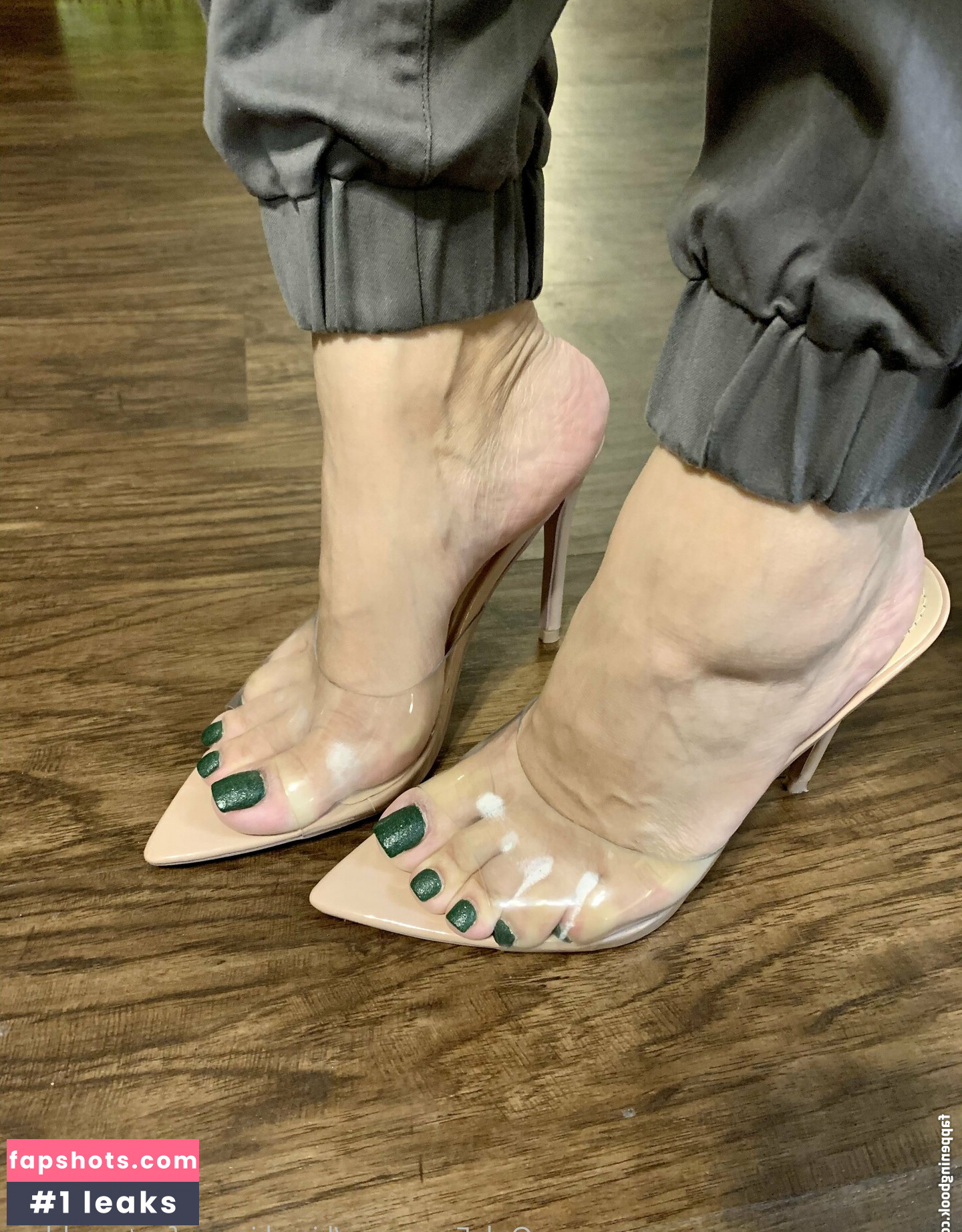 kim_kisses_foot_goddess Nahé úniky fotek pouze od fanoušků #32 - Fapshots