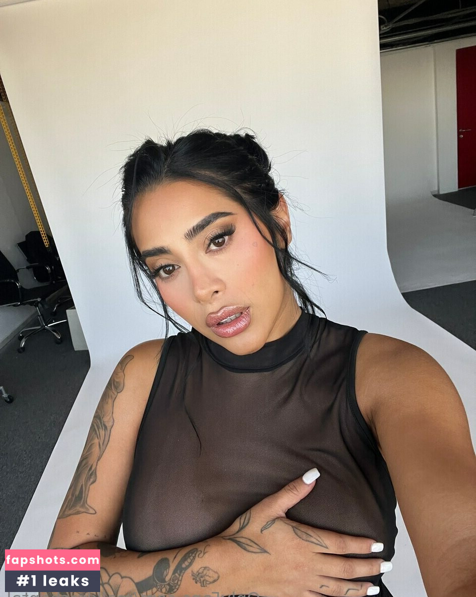 Kim Shantal Nude Leaks OnlyFans Photos #10 - LeakJerk