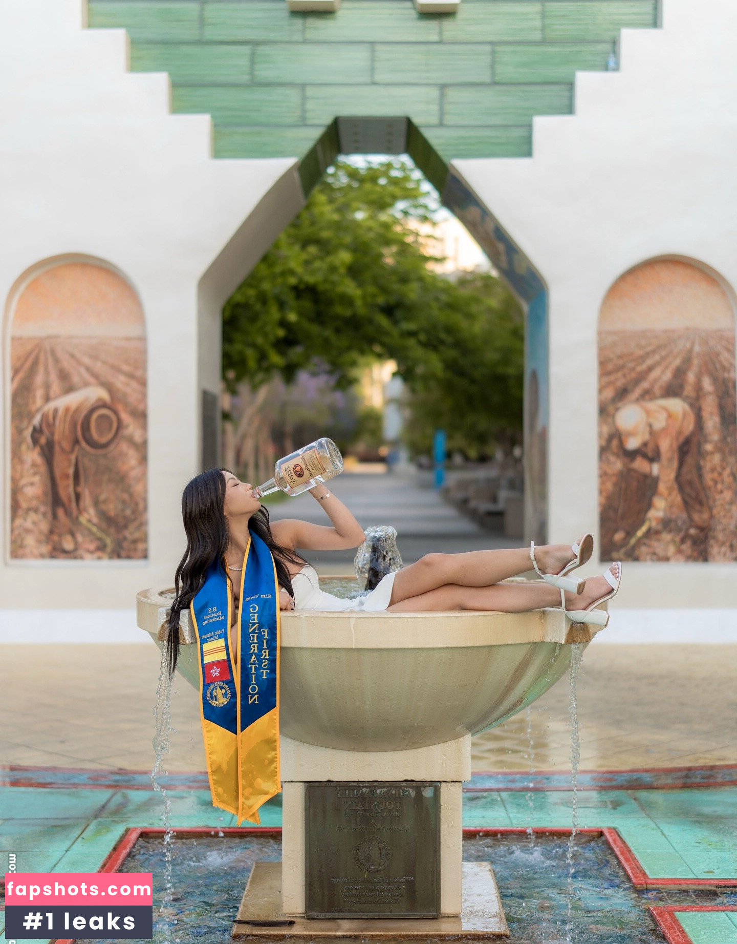 Kim Vuong nude babe gallery