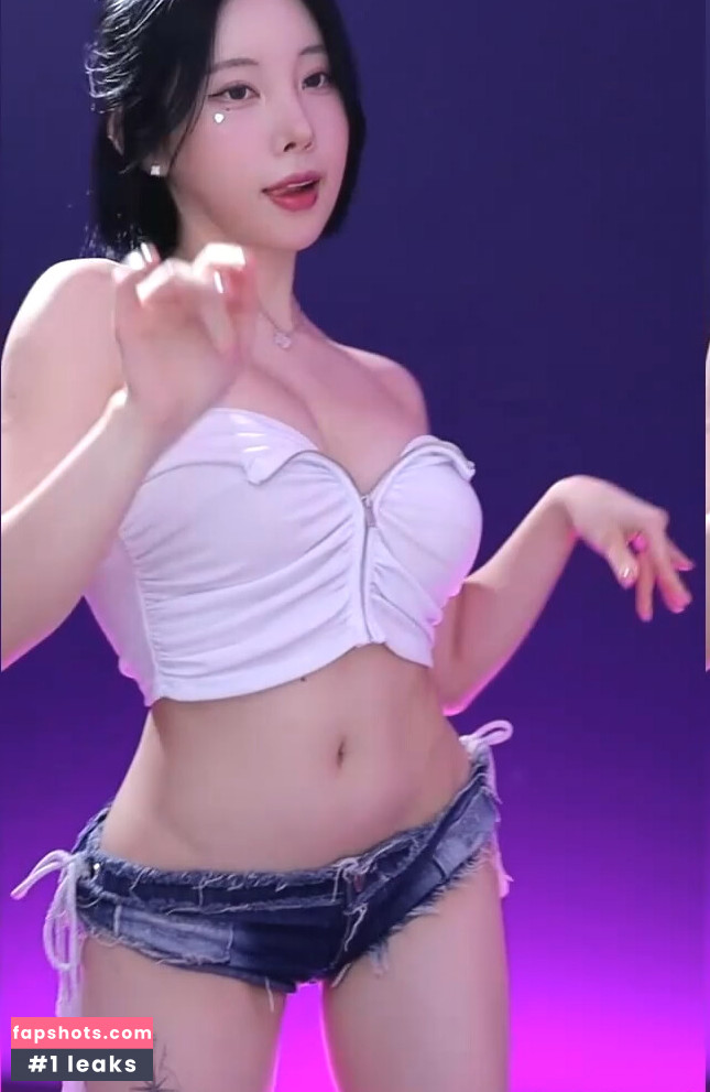 Kim Yu gallery photo #27