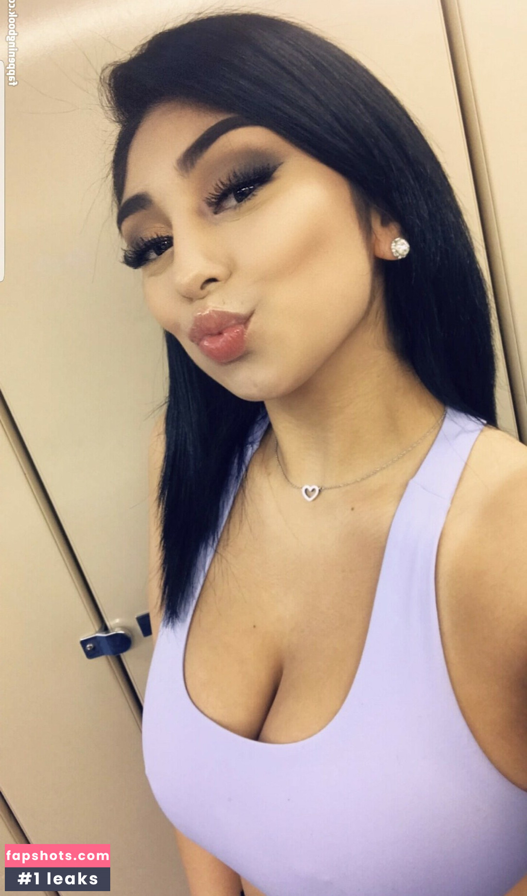 Kimberly Crawford gallery photo #4