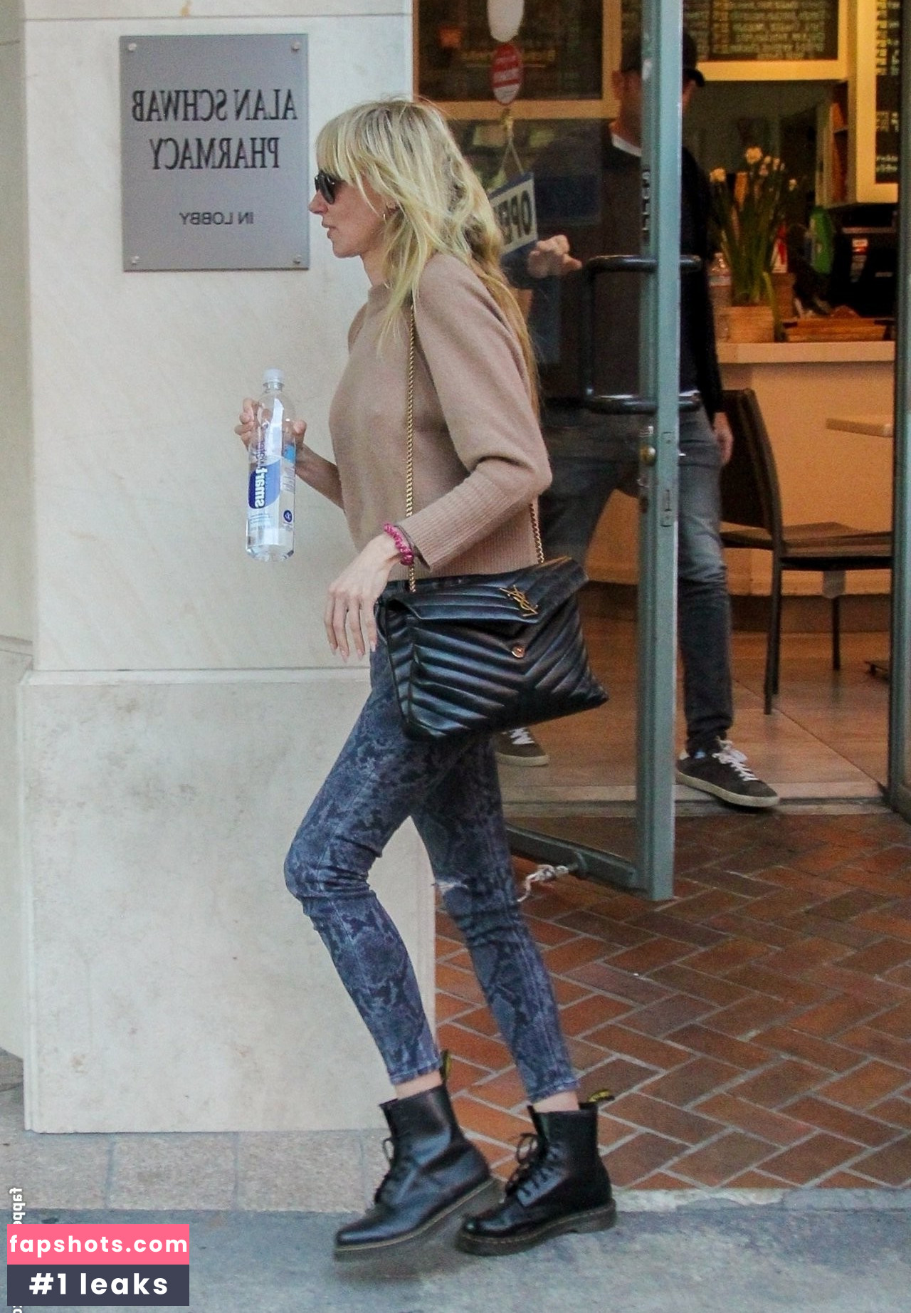 Kimberly Stewart gallery photo #11