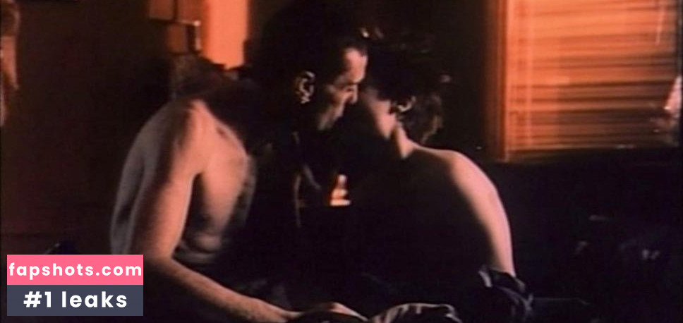 Kimberly Topper nude babe gallery