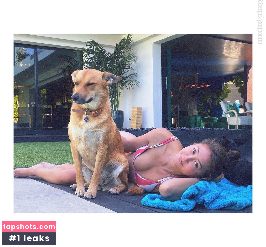 Kimiko Glenn gallery photo #102